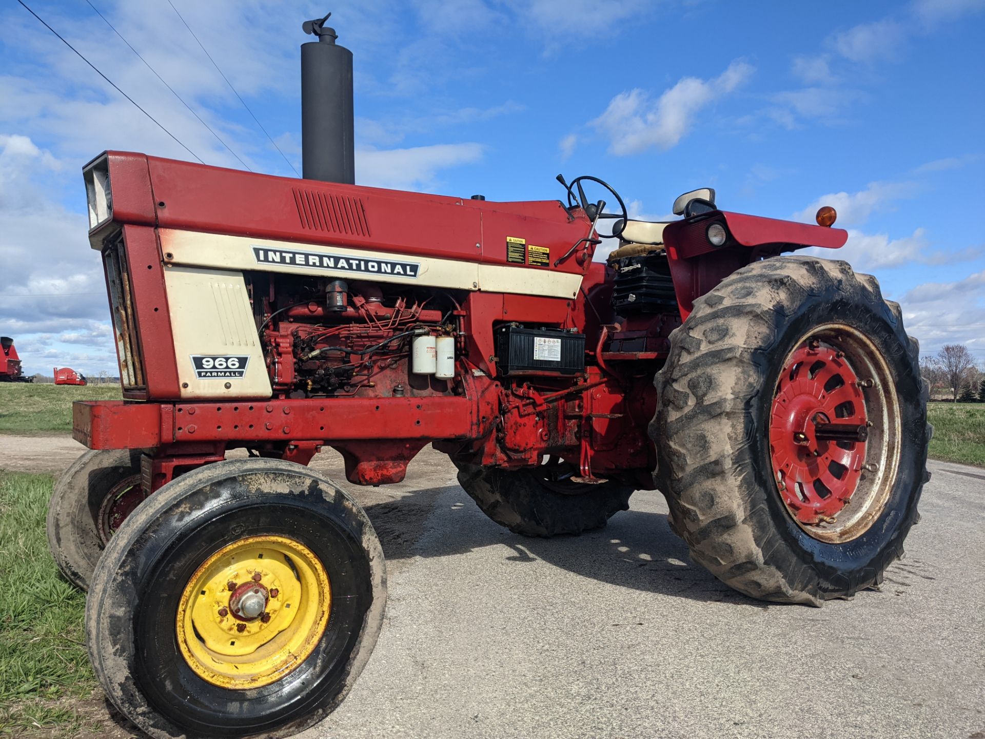 INTERNATIONAL 966 TRACTOR (Clutch Out) - Image 5 of 7