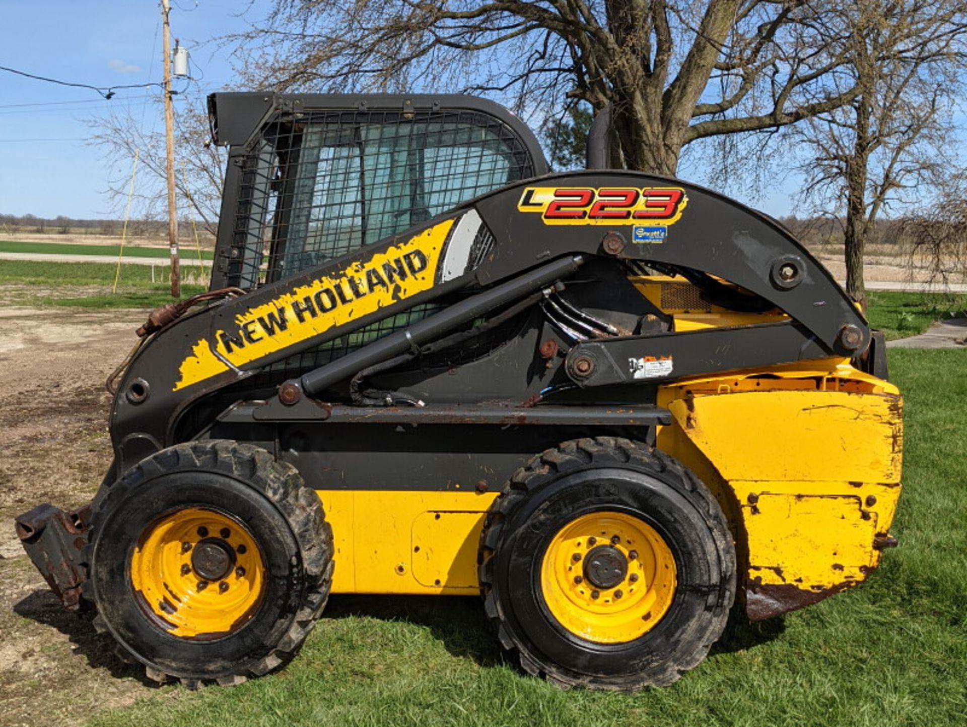 NEW HOLLAND L223 SKID STEER - Image 5 of 6