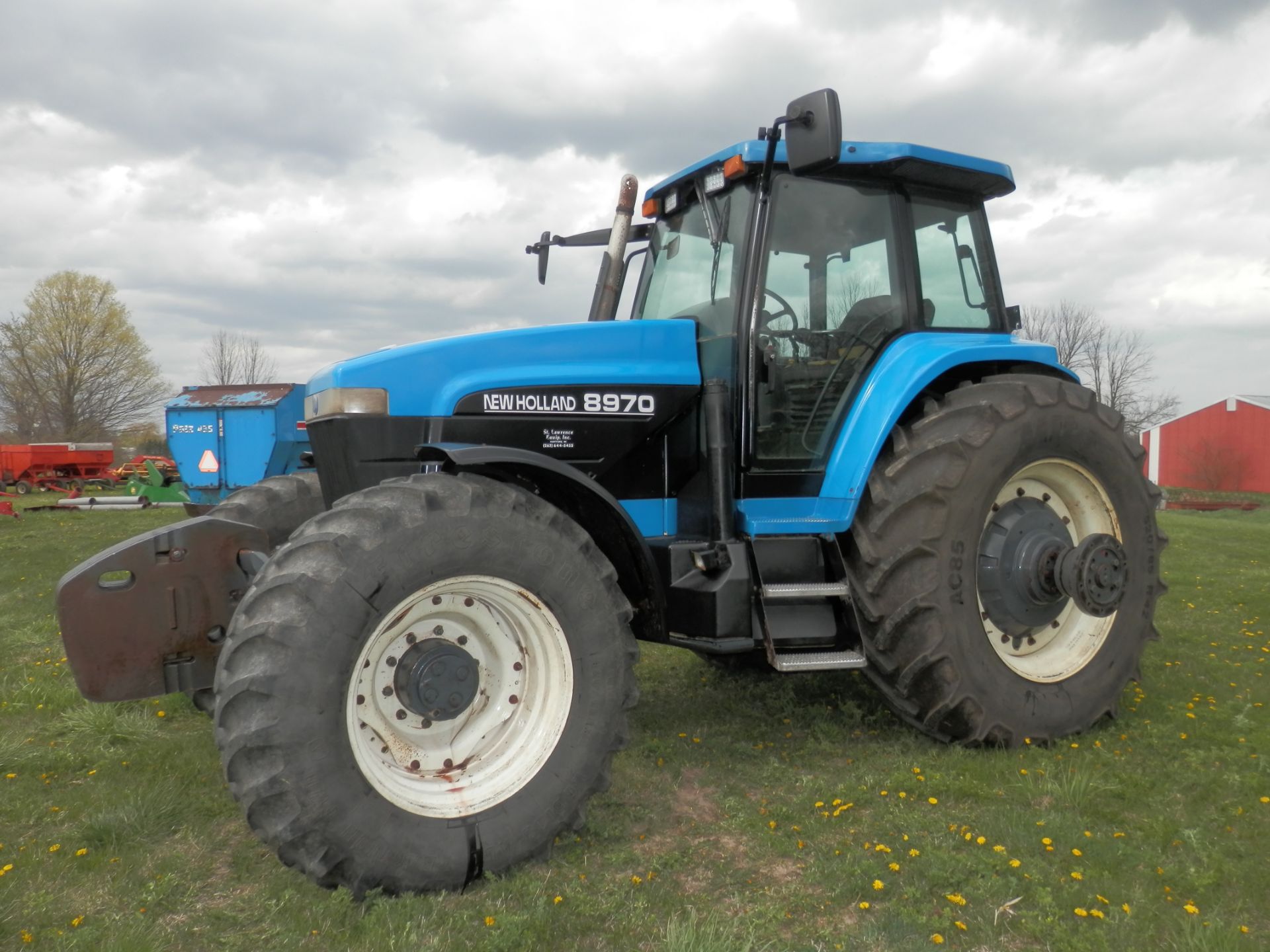 NEW HOLLAND 8970 MFWD TRACTOR SN: D420671 - Image 4 of 15