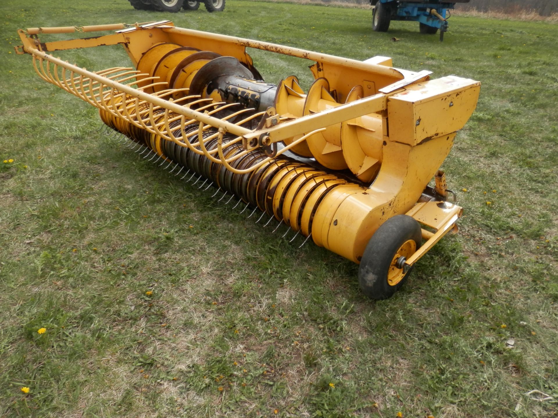 FIAT NEW HOLLAND FP240 PT FORAGE CHOPPER with 9' Hay Head (LOT 24) - Image 2 of 11