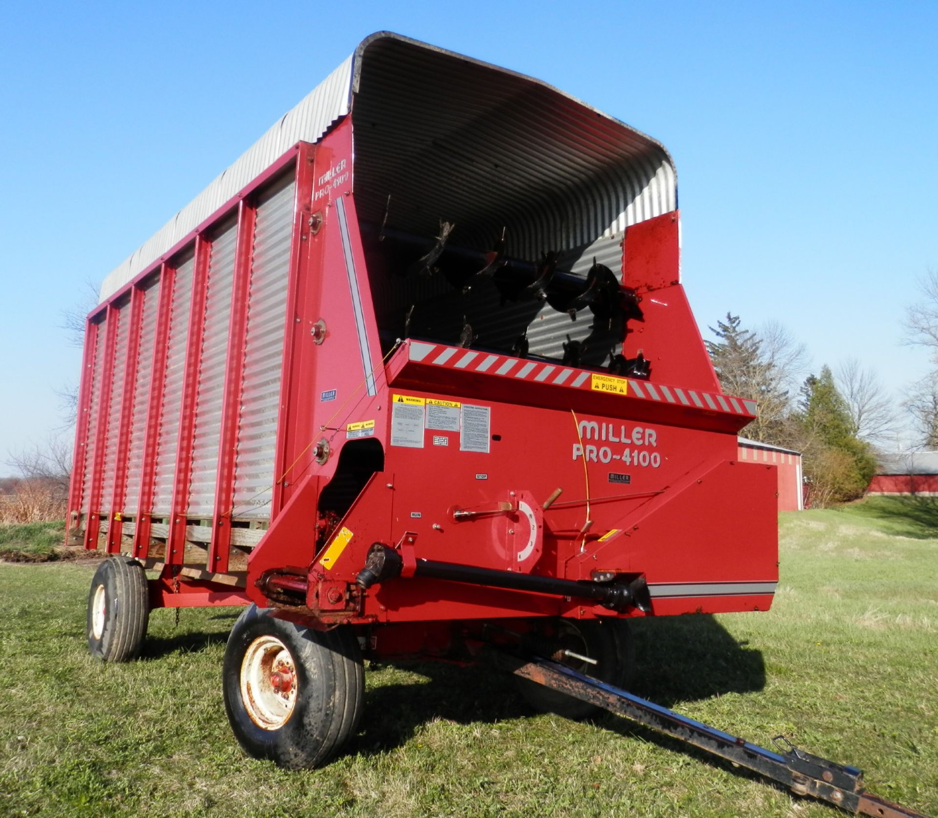 MILLER PRO 4100 16' RH FORAGE WAGON - Image 3 of 9