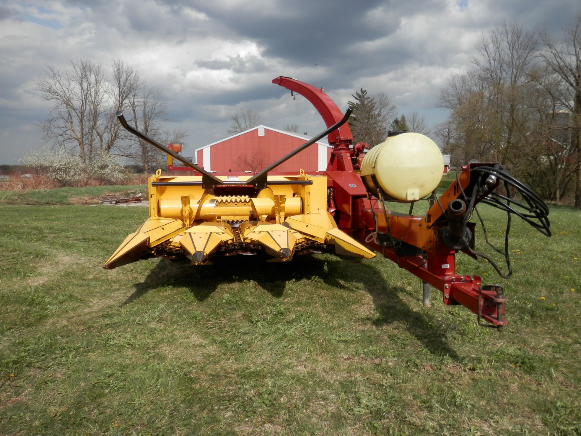 FIAT NEW HOLLAND FP240 PT FORAGE CHOPPER with 9' Hay Head (LOT 24) - Image 3 of 11