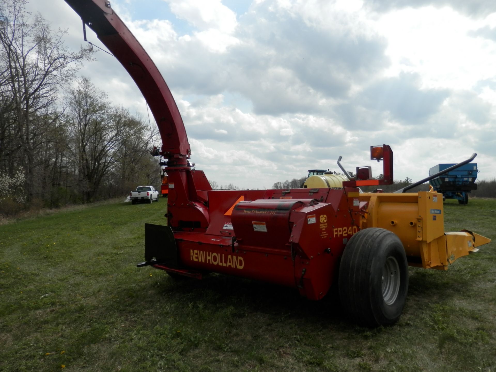 FIAT NH FP 240PT FORAGE CHOPPER PACKAGE with 9' HH and 3PN Corn Head - Image 6 of 14