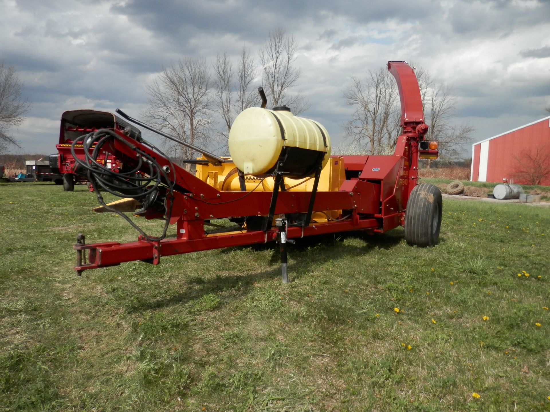 FIAT NH FP 240PT FORAGE CHOPPER PACKAGE with 9' HH and 3PN Corn Head - Image 4 of 14