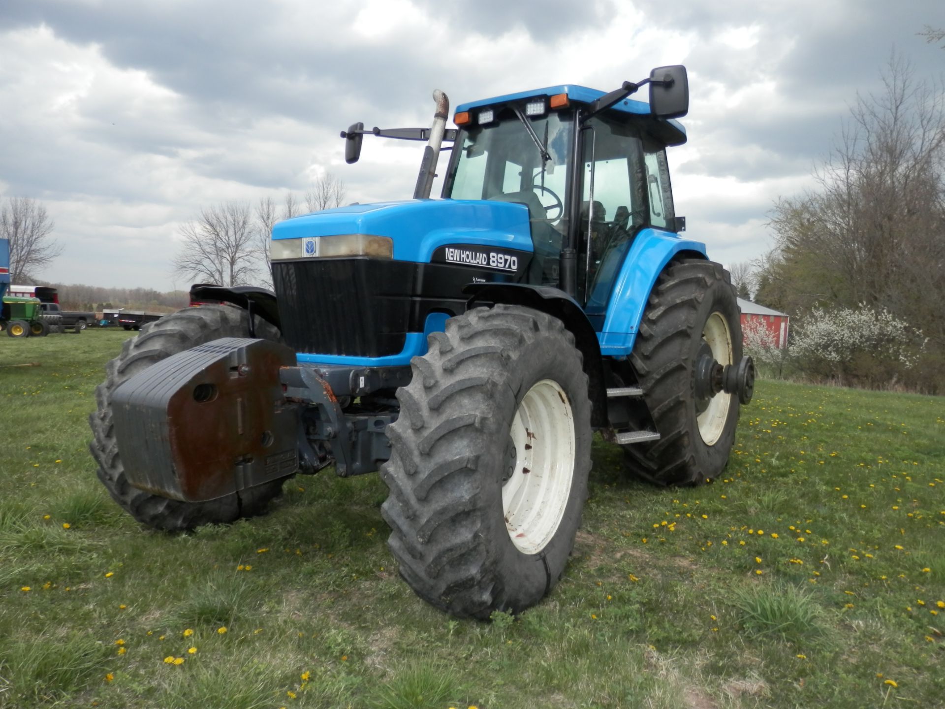 NEW HOLLAND 8970 MFWD TRACTOR SN: D420671 - Image 3 of 15