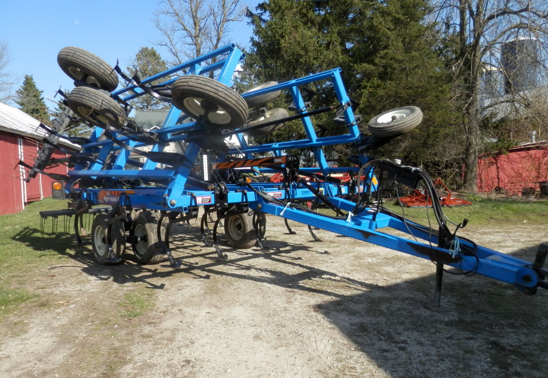 DMI TIGERMATE II 22' FIELD CULTIVATOR