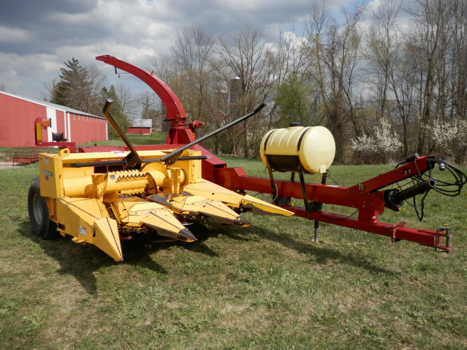 FIAT NEW HOLLAND FP240 PT FORAGE CHOPPER with 9' Hay Head (LOT 24) - Image 5 of 11