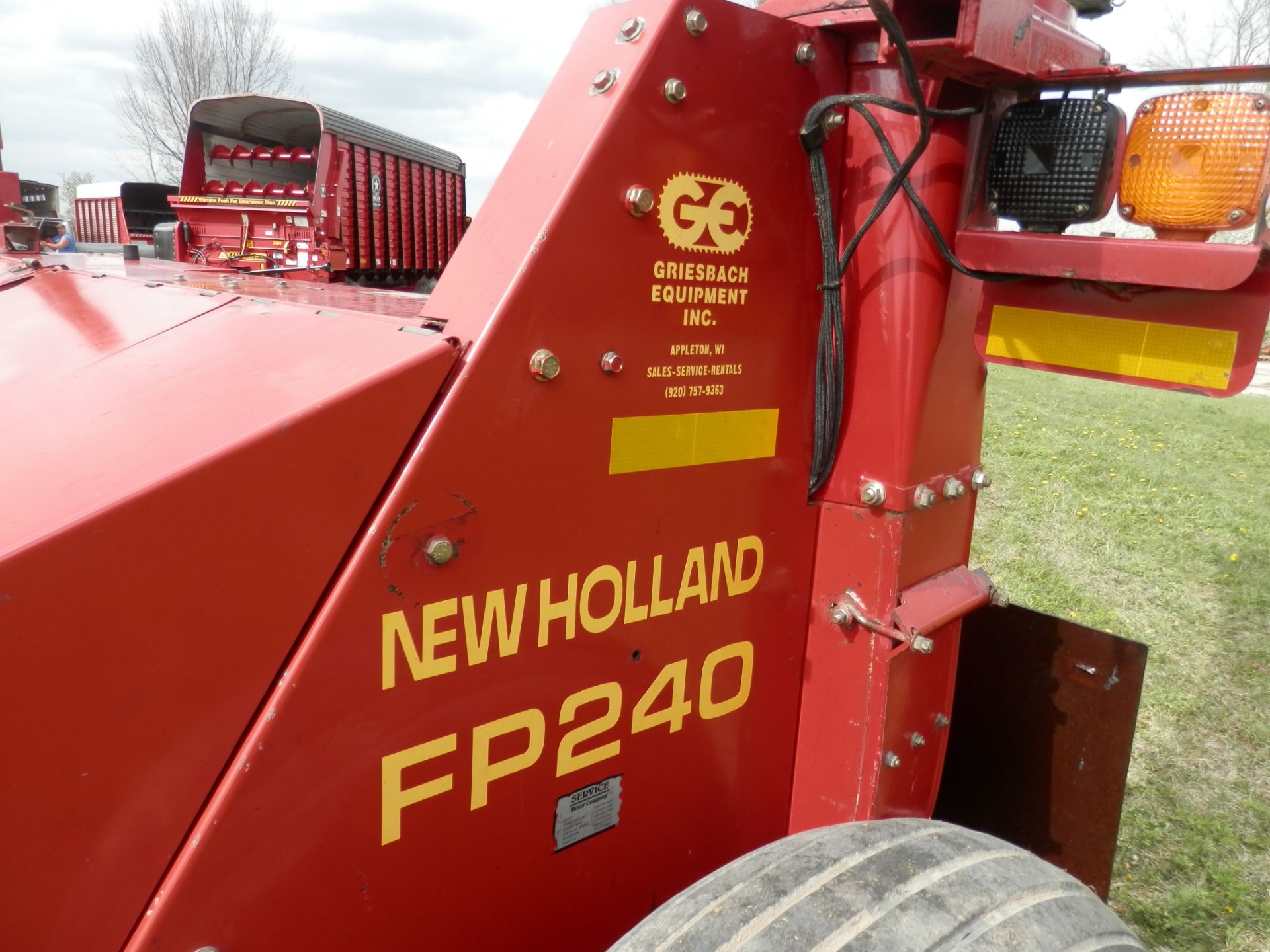 FIAT NEW HOLLAND FP240 PT FORAGE CHOPPER with 9' Hay Head (LOT 24) - Image 6 of 11