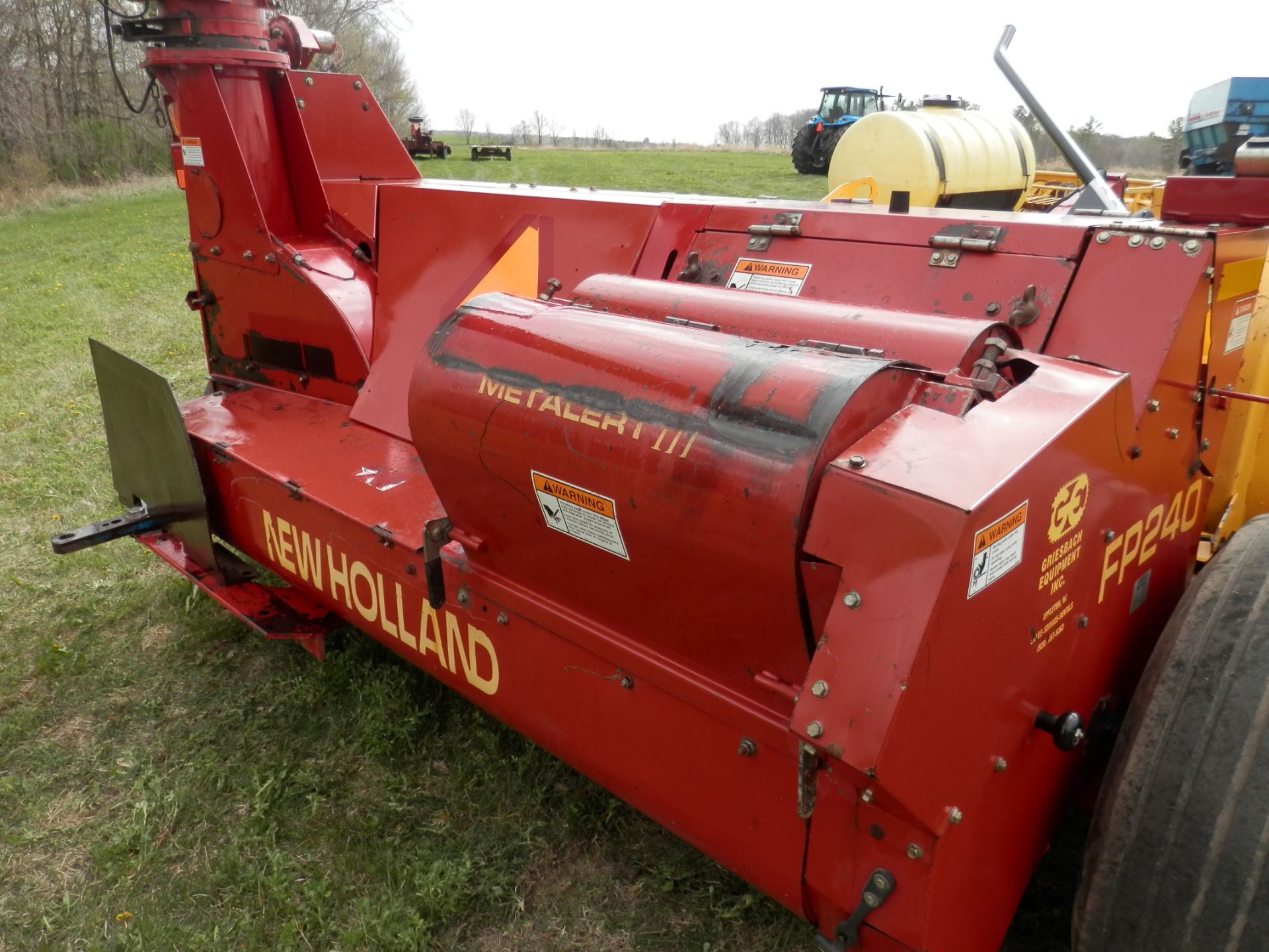 FIAT NEW HOLLAND FP240 PT FORAGE CHOPPER with 9' Hay Head (LOT 24) - Image 8 of 11