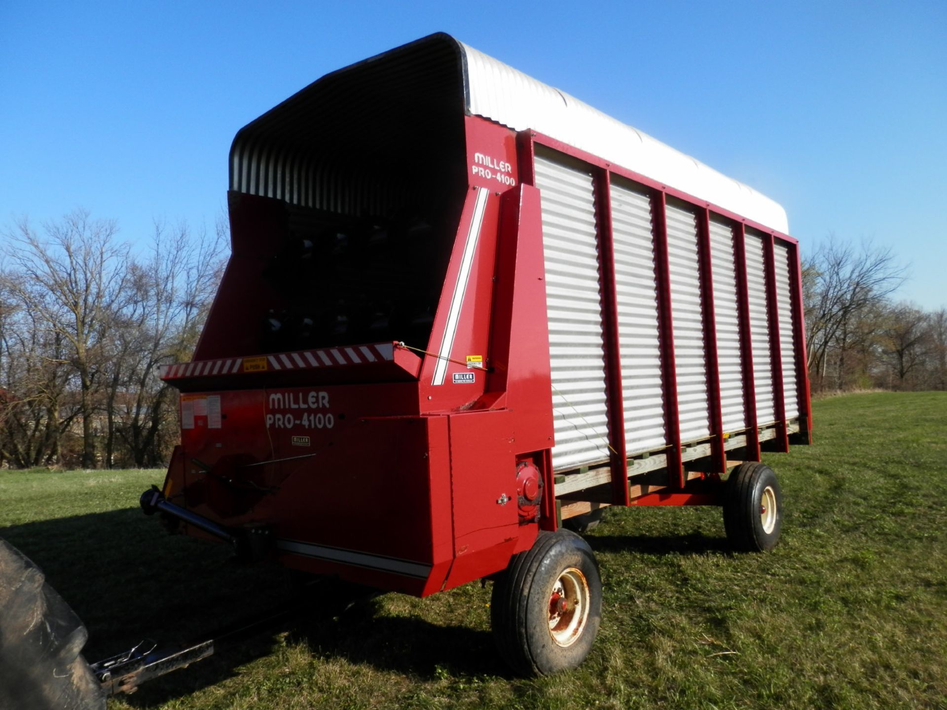 MILLER PRO 4100 16' RH FORAGE WAGON - Image 5 of 9