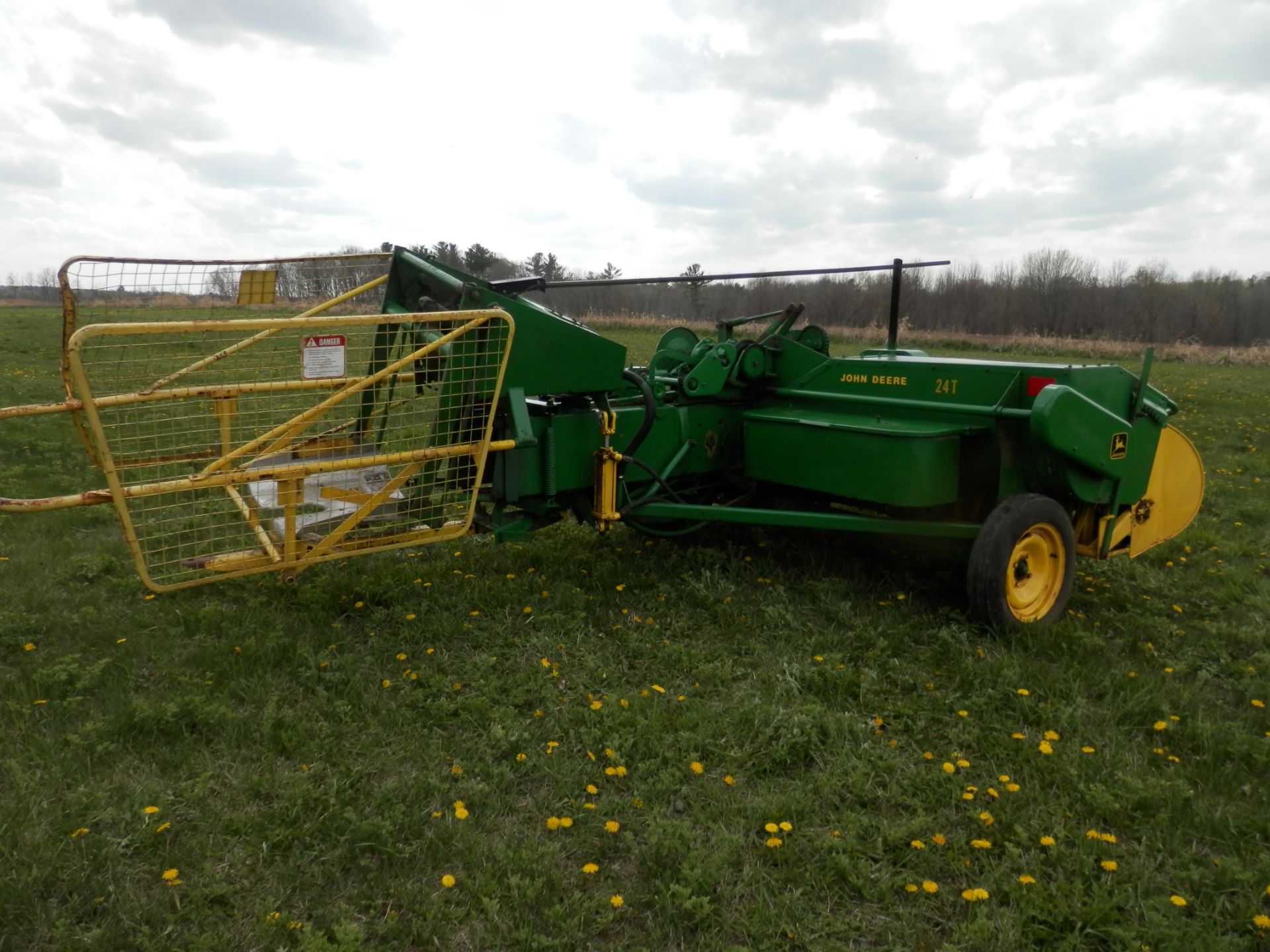 JOHN DEERE 24T SMALL SQUARE BALER - Image 5 of 11