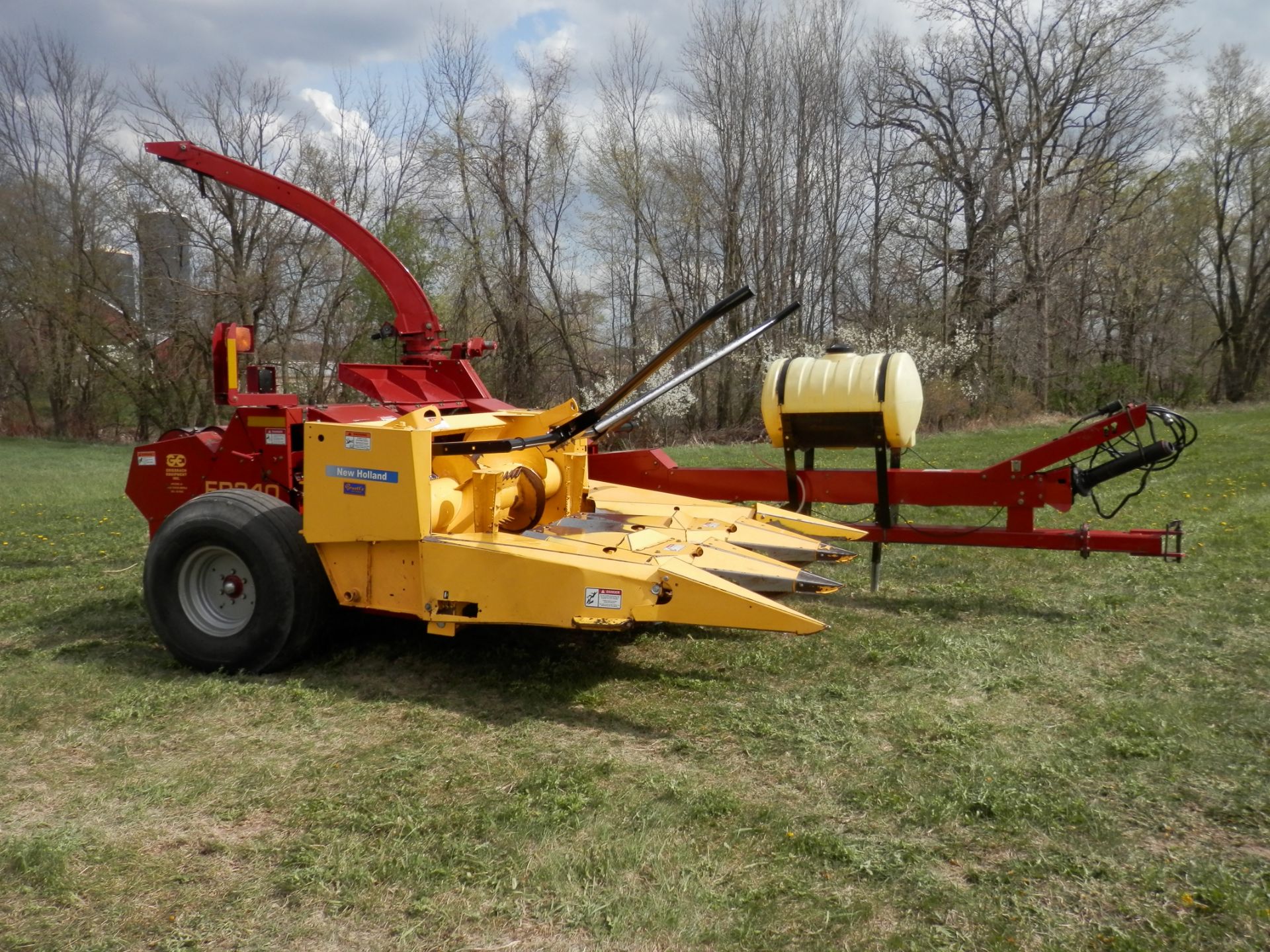 FIAT NH FP 240PT FORAGE CHOPPER PACKAGE with 9' HH and 3PN Corn Head