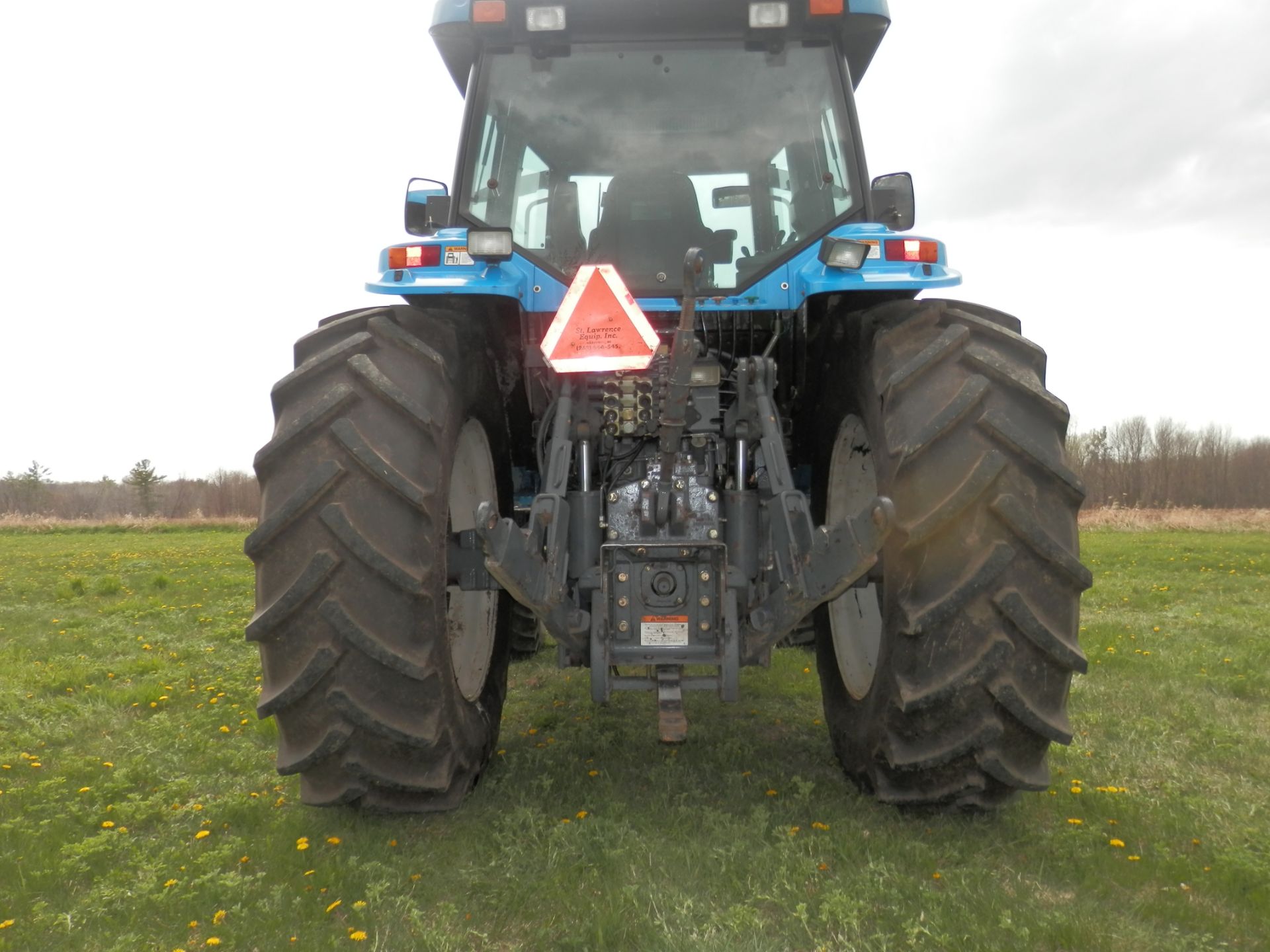 NEW HOLLAND 8970 MFWD TRACTOR SN: D420671 - Image 5 of 15