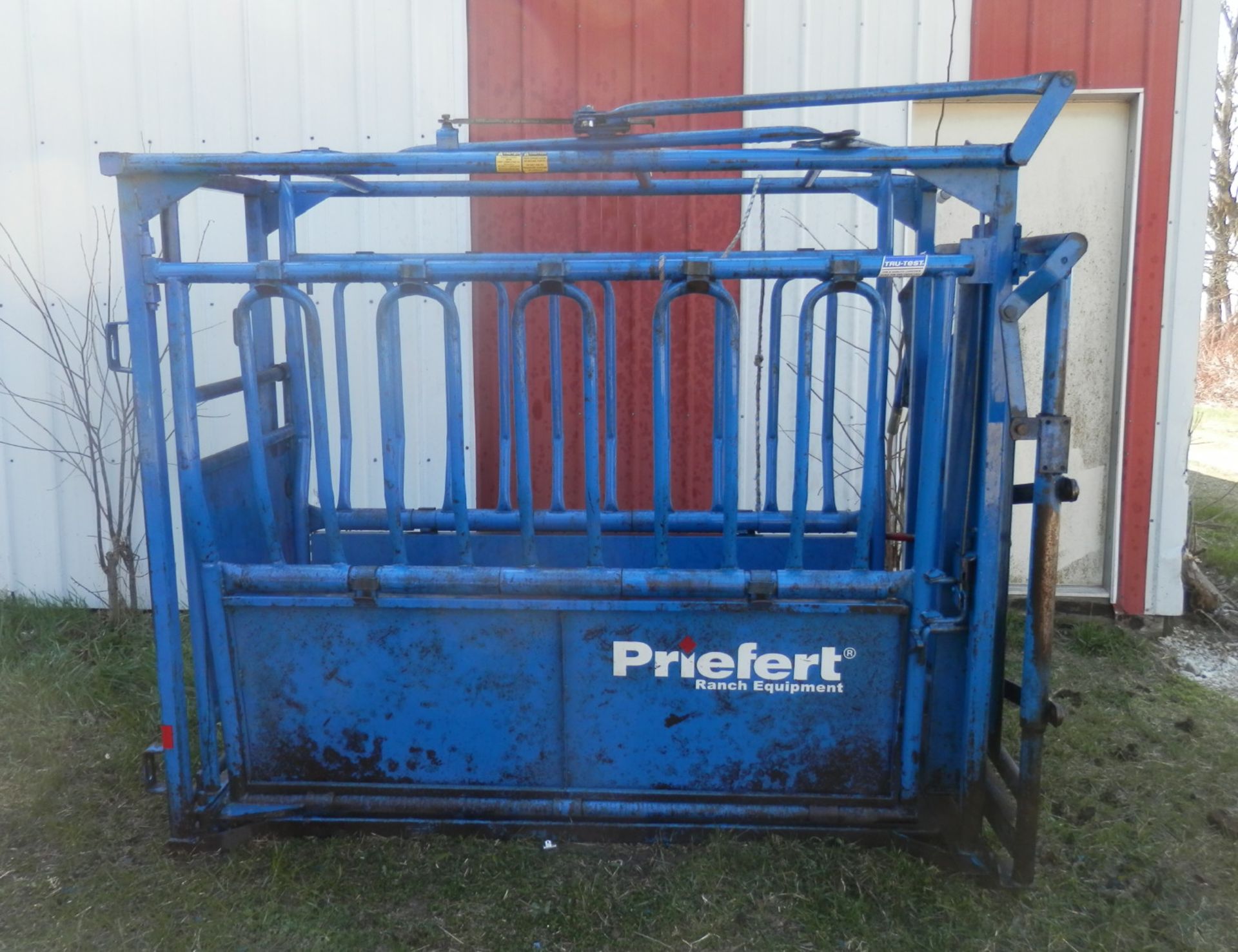 PRIEFERT SQUEEZE CHUTE w/AUTO HEADGATE - Image 5 of 7