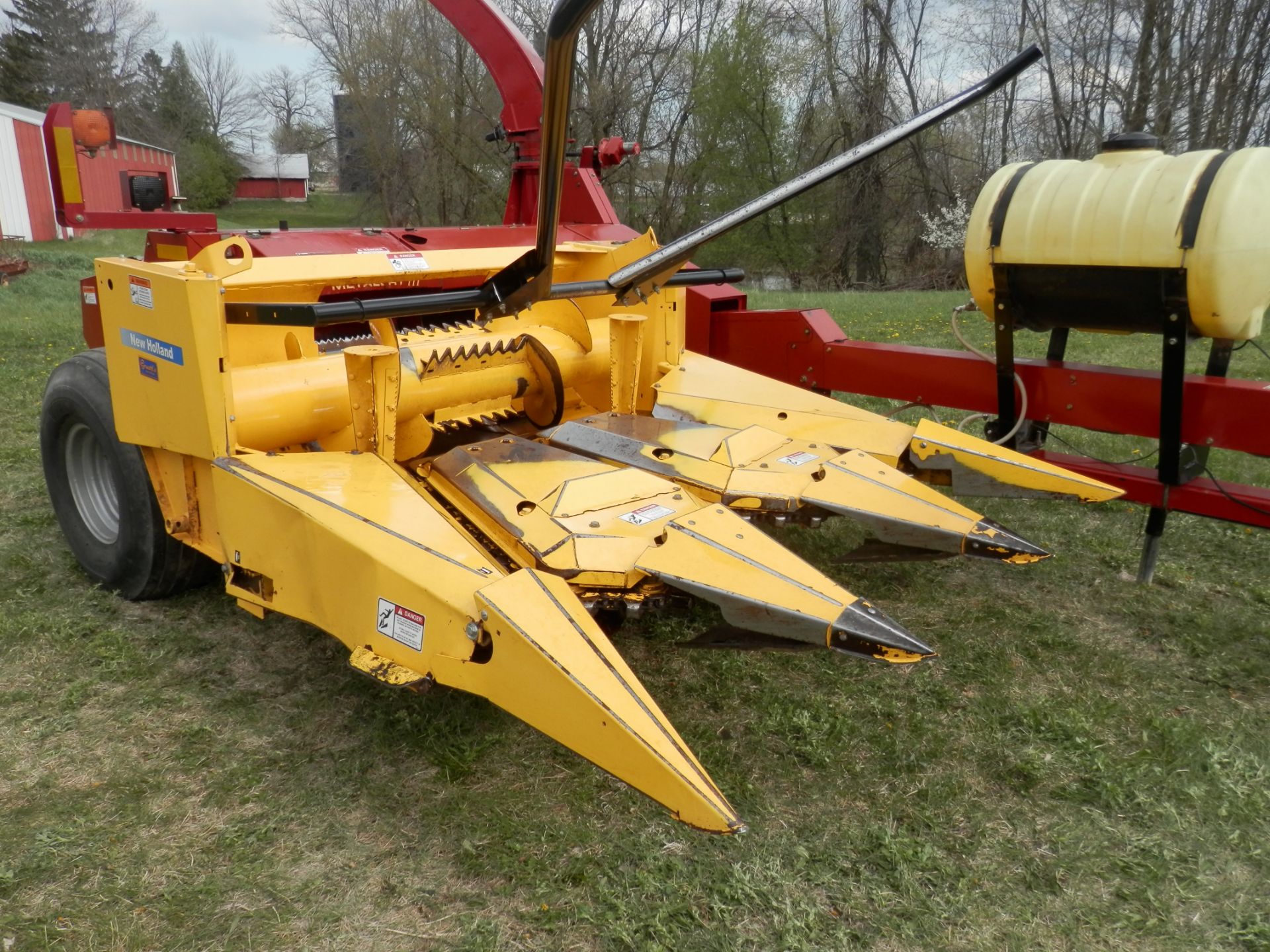 FIAT NH FP 240PT FORAGE CHOPPER PACKAGE with 9' HH and 3PN Corn Head - Image 8 of 14