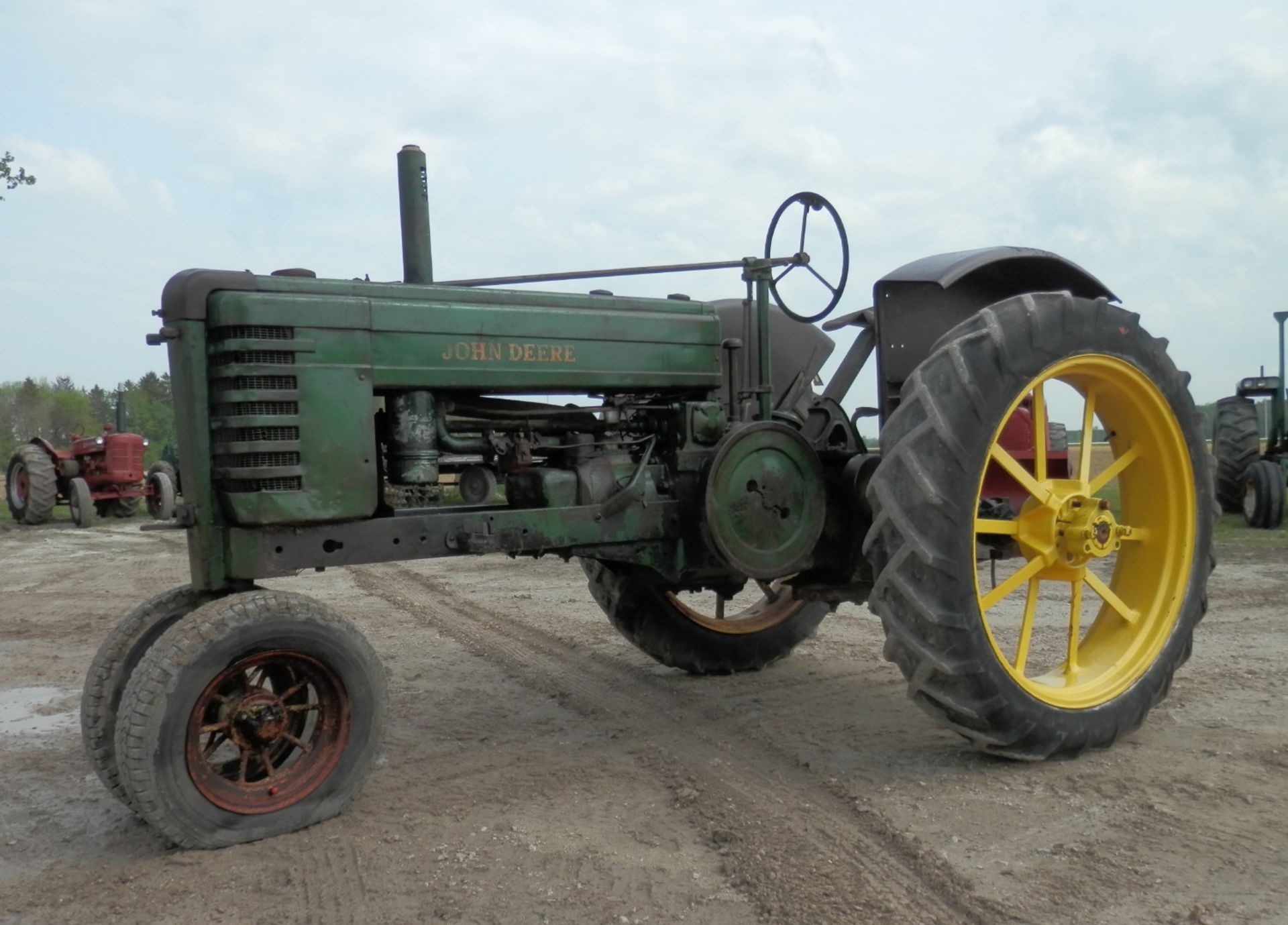 JOHN DEERE B TRACTOR