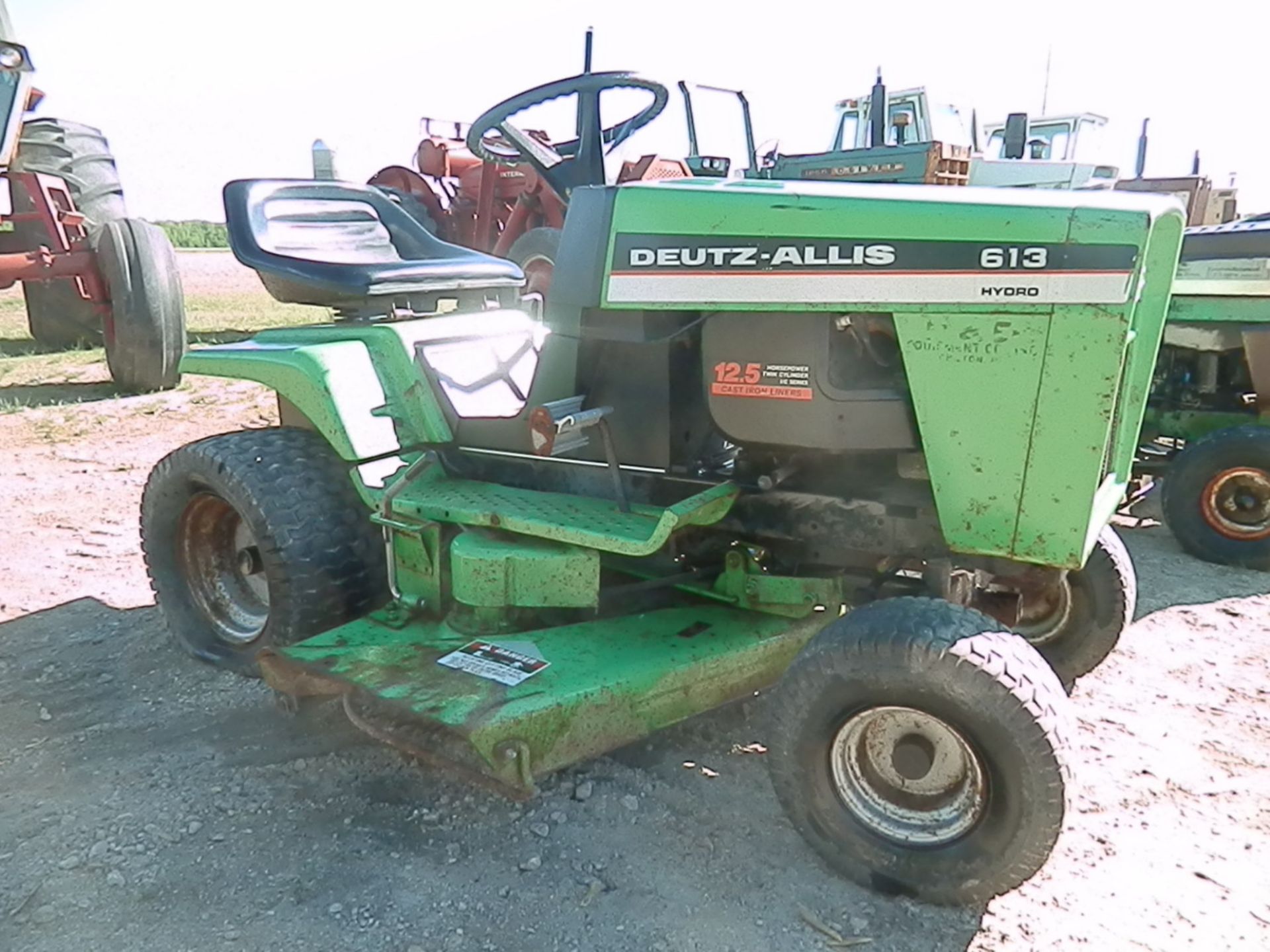 DEUTZ ALLIS 613 HYDRO LAWN TRACTOR