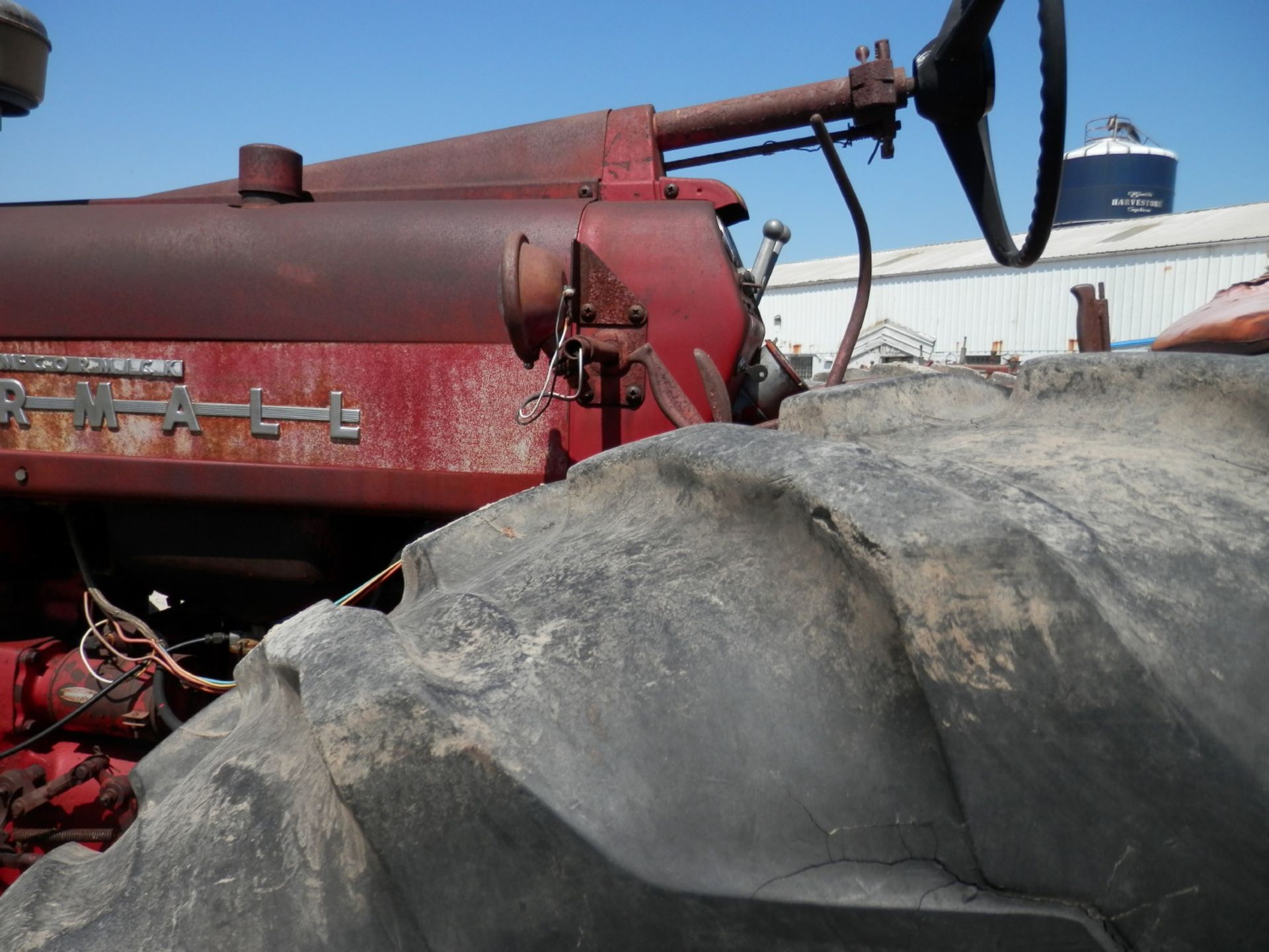 INTERNATIONAL FARMALL 450 Gas TRACTOR - Image 7 of 8