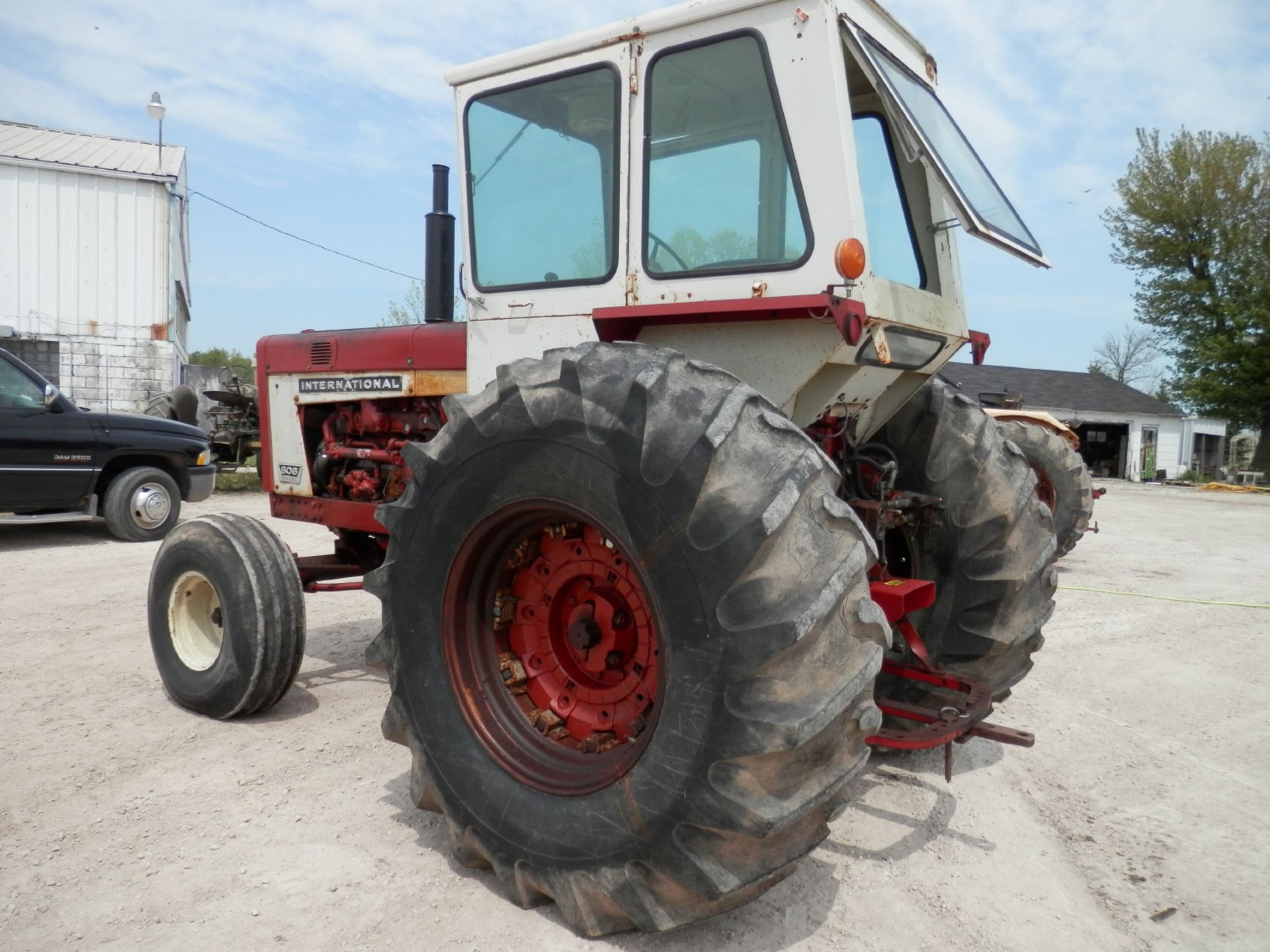 INTERNATIONAL i-806 TRACTOR w/ICE BOX CAB - Image 6 of 10