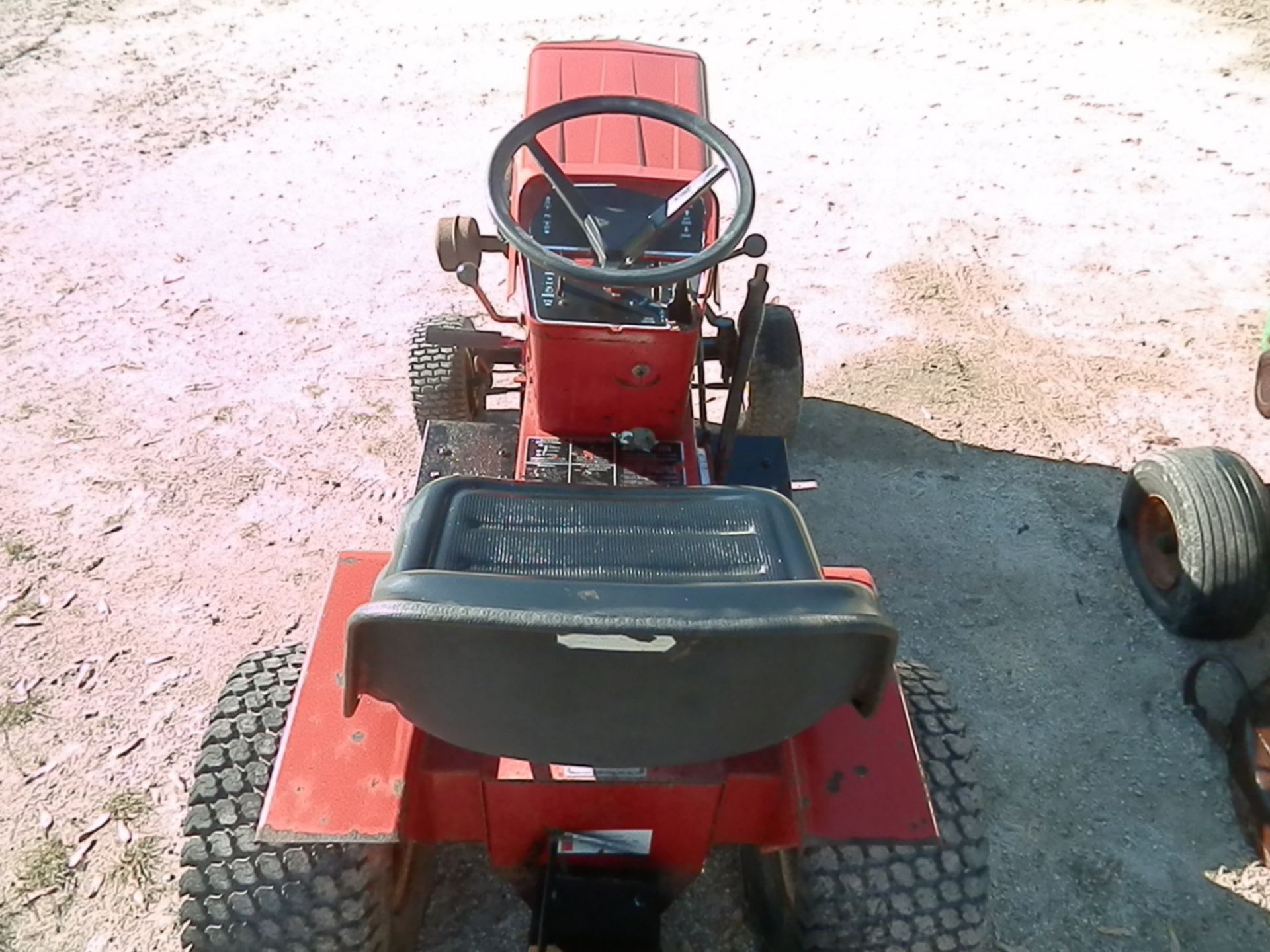 INTERNATIONAL CUB CADET HYDRO 282 LAWN TRACTOR - Image 2 of 6