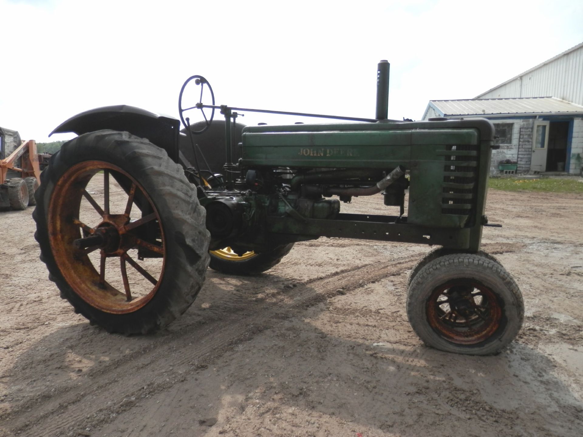 JOHN DEERE B TRACTOR - Image 2 of 5