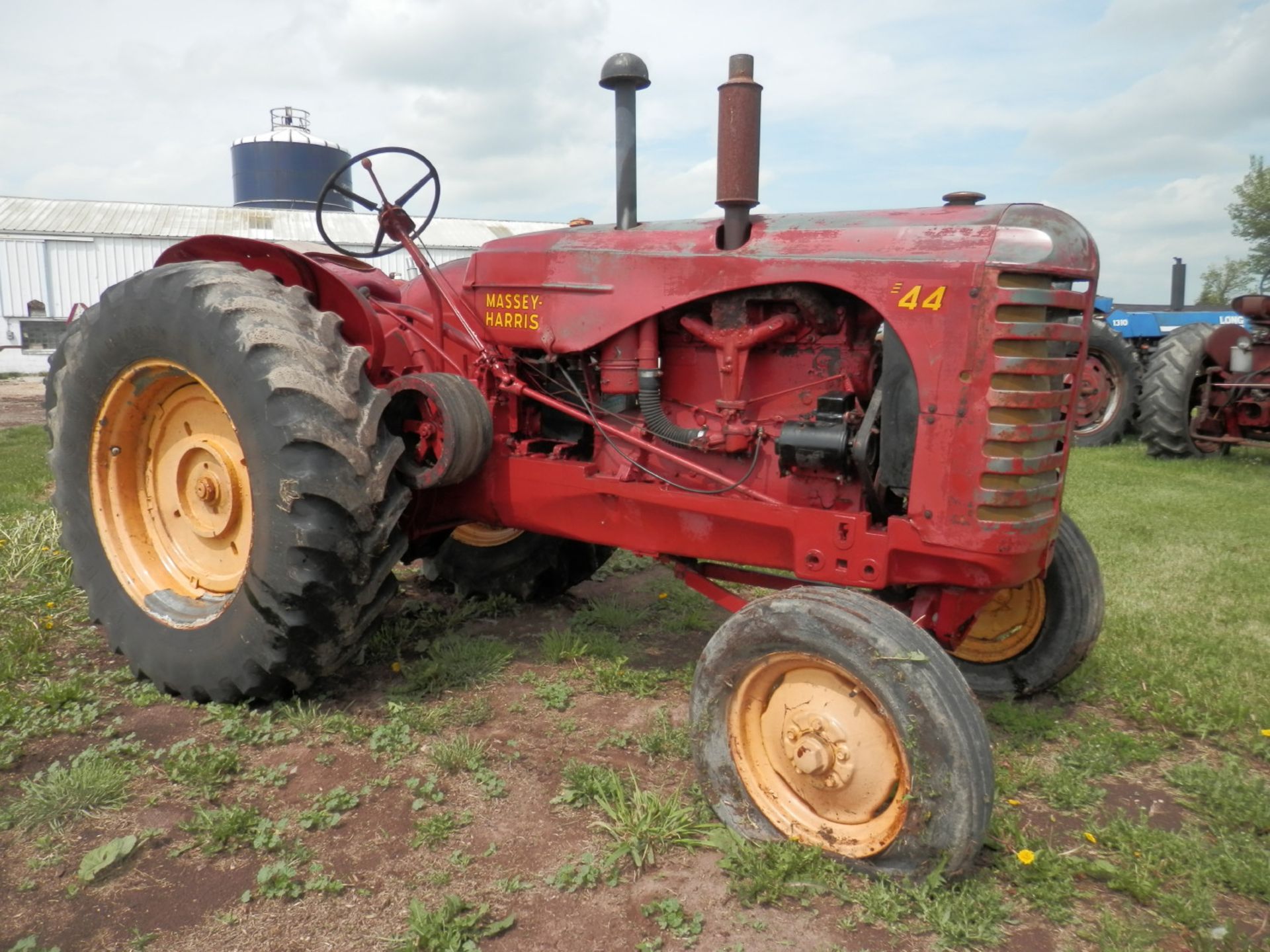 MASSEY HARRIS 44-GS TRACTOR