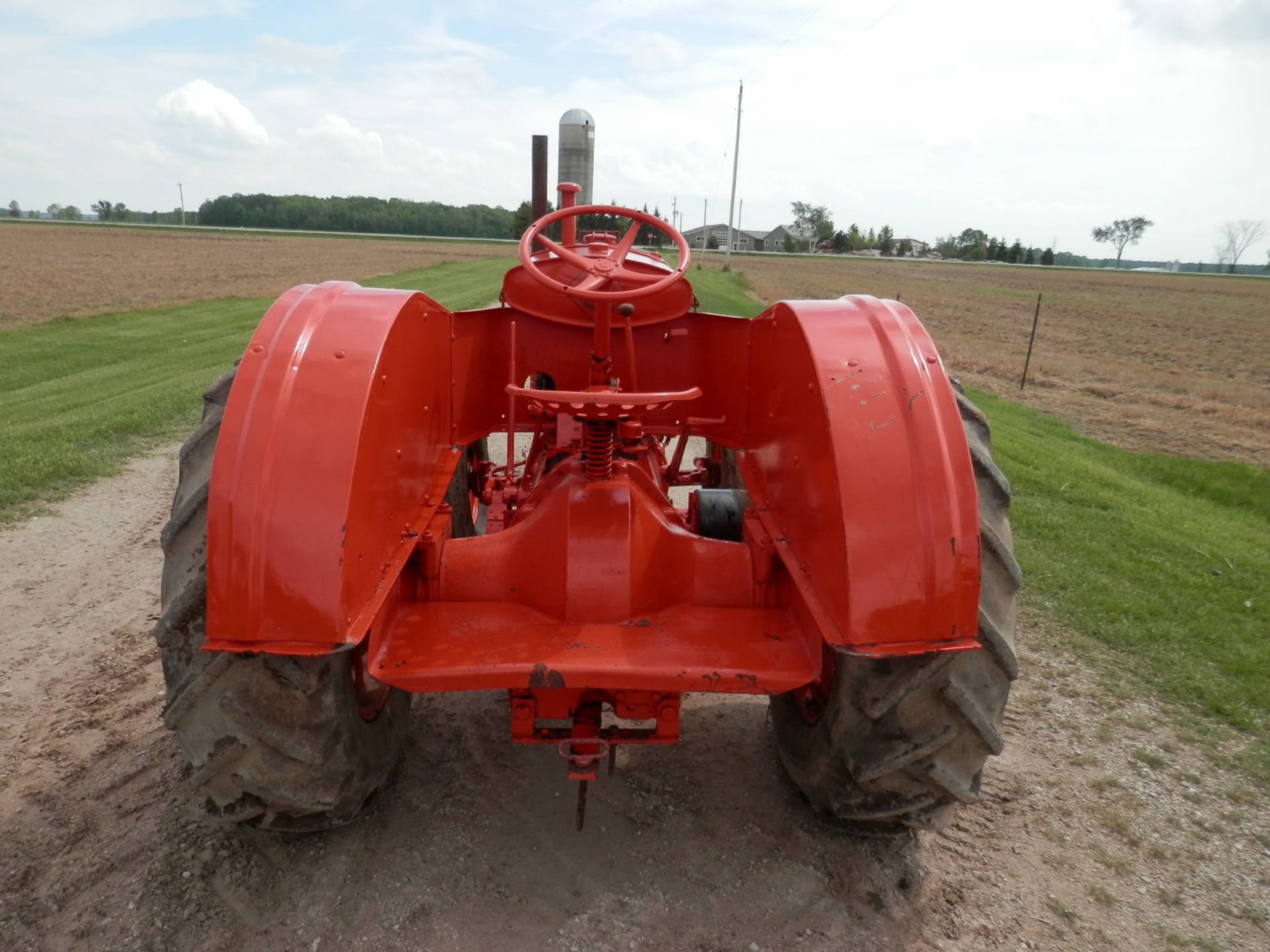 ALLIS CHALMERS "U" TRACTOR - Image 4 of 6