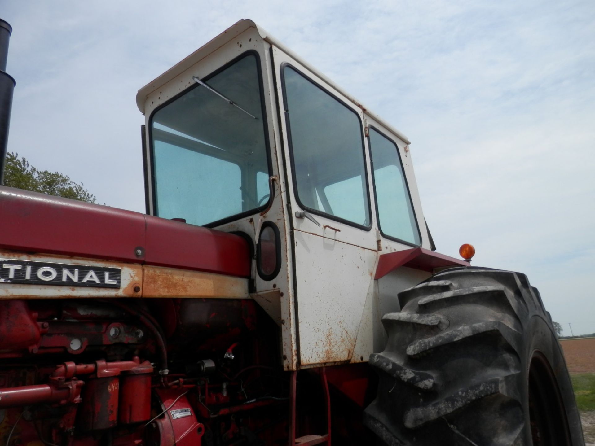 INTERNATIONAL i-806 TRACTOR w/ICE BOX CAB - Image 8 of 10