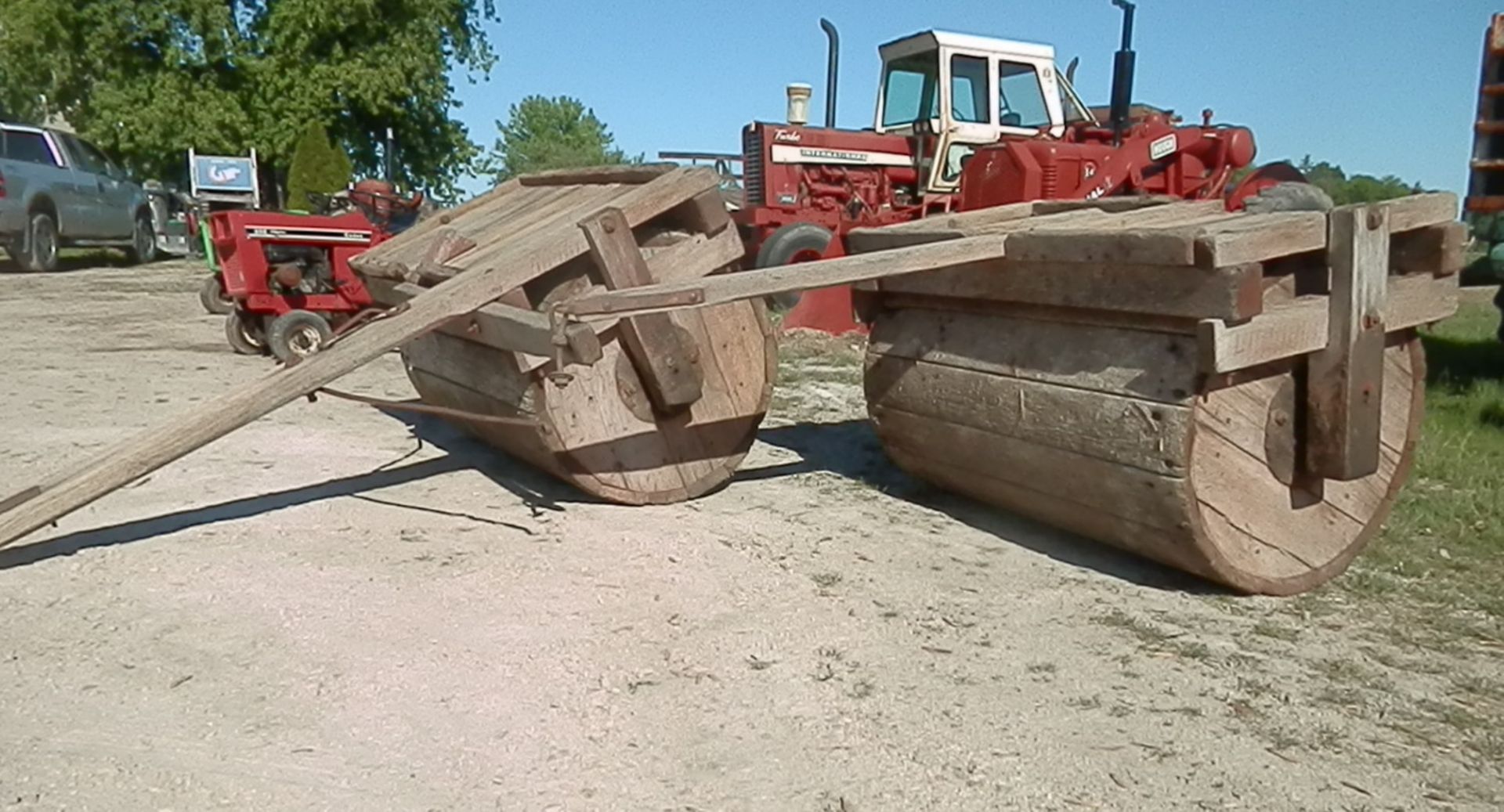 ANTIQUE WOODEN PACKER/LAND ROLLER