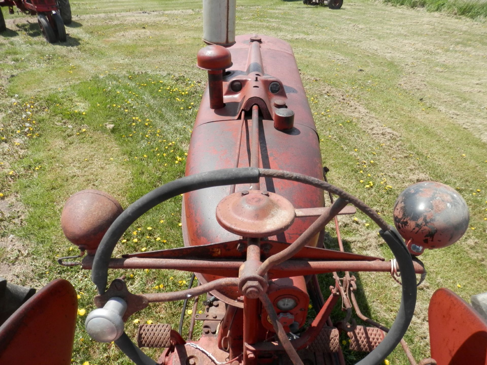 INTERNATIONAL FARMALL M TRACTOR - Image 5 of 6