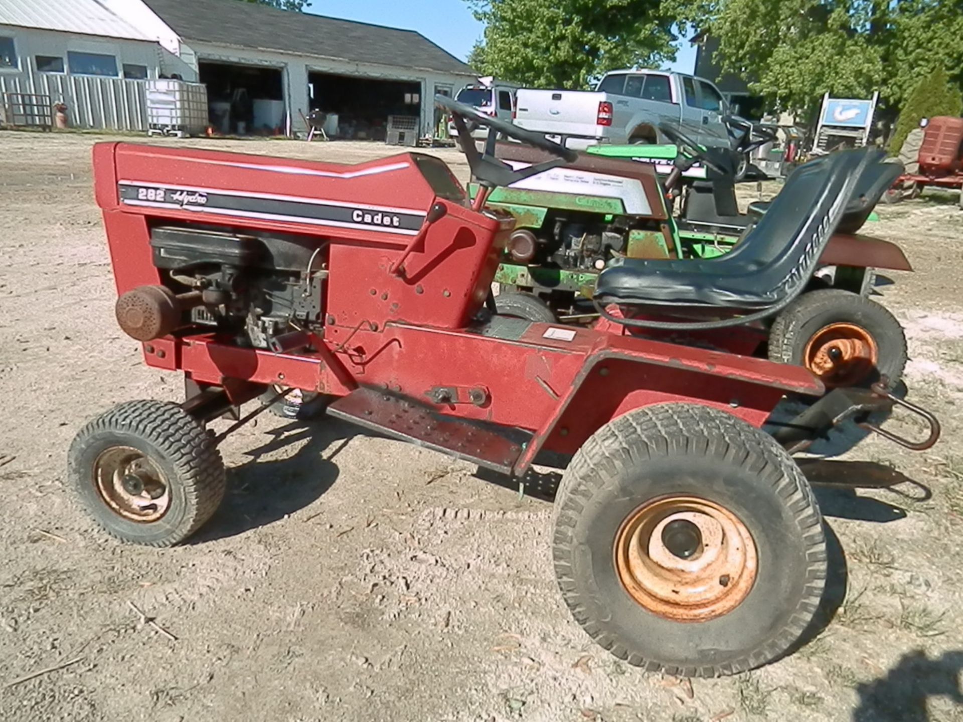 INTERNATIONAL CUB CADET HYDRO 282 LAWN TRACTOR