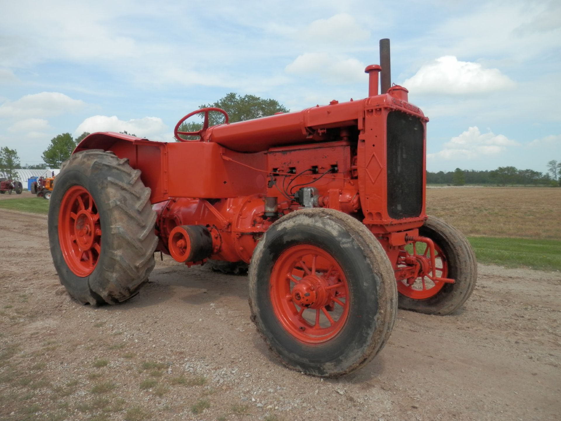 ALLIS CHALMERS "U" TRACTOR - Image 2 of 6