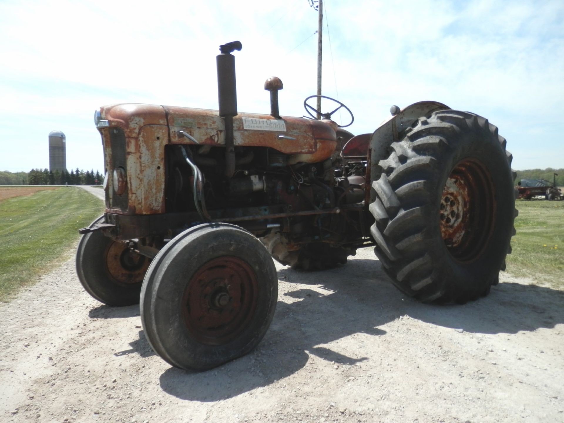 FORD 5000 SUPER MAJOR DIESEL TRACTOR - Image 3 of 8