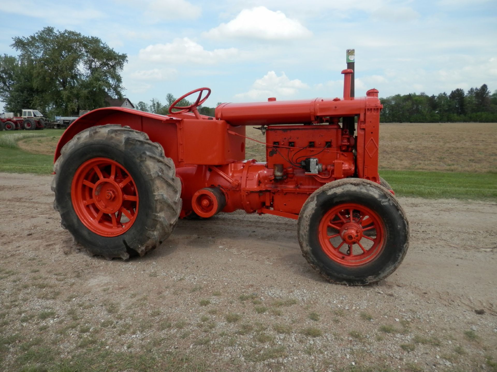 ALLIS CHALMERS "U" TRACTOR