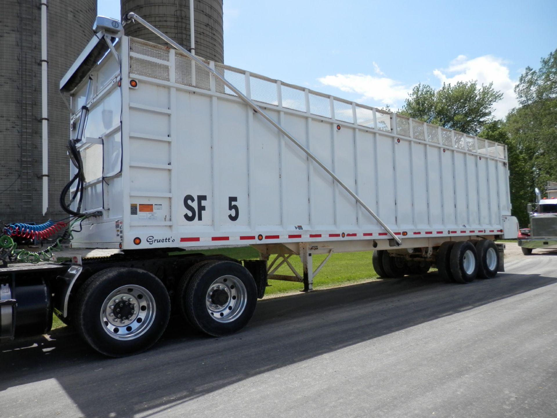 GREAT LAKES 36' LIVE FLOOR FORAGE TRAILER VIN: 1G9CR36229S139048 - Image 2 of 10