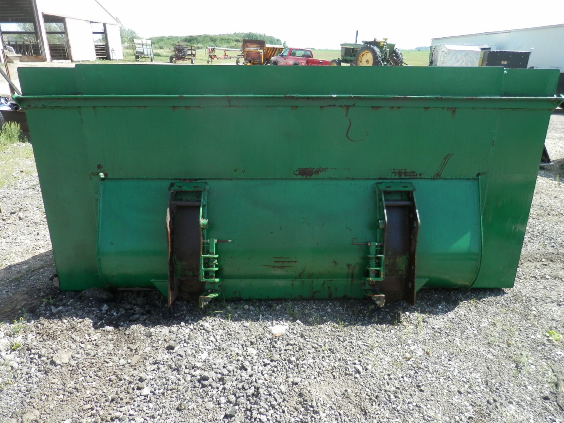 JOHN DEERE LARGE MATERIAL BUCKET FOR LOADER - Image 3 of 3