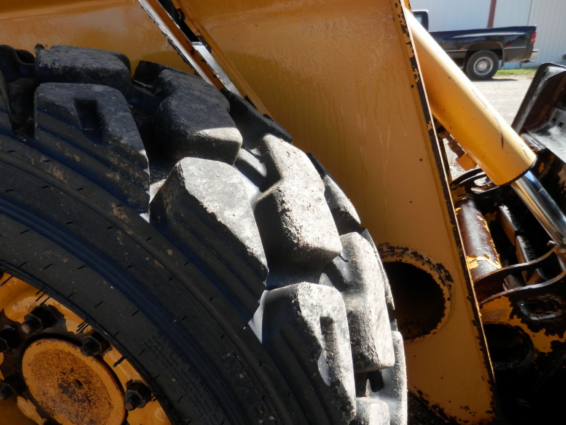 JOHN DEERE 317 SKID STEER - Image 8 of 10