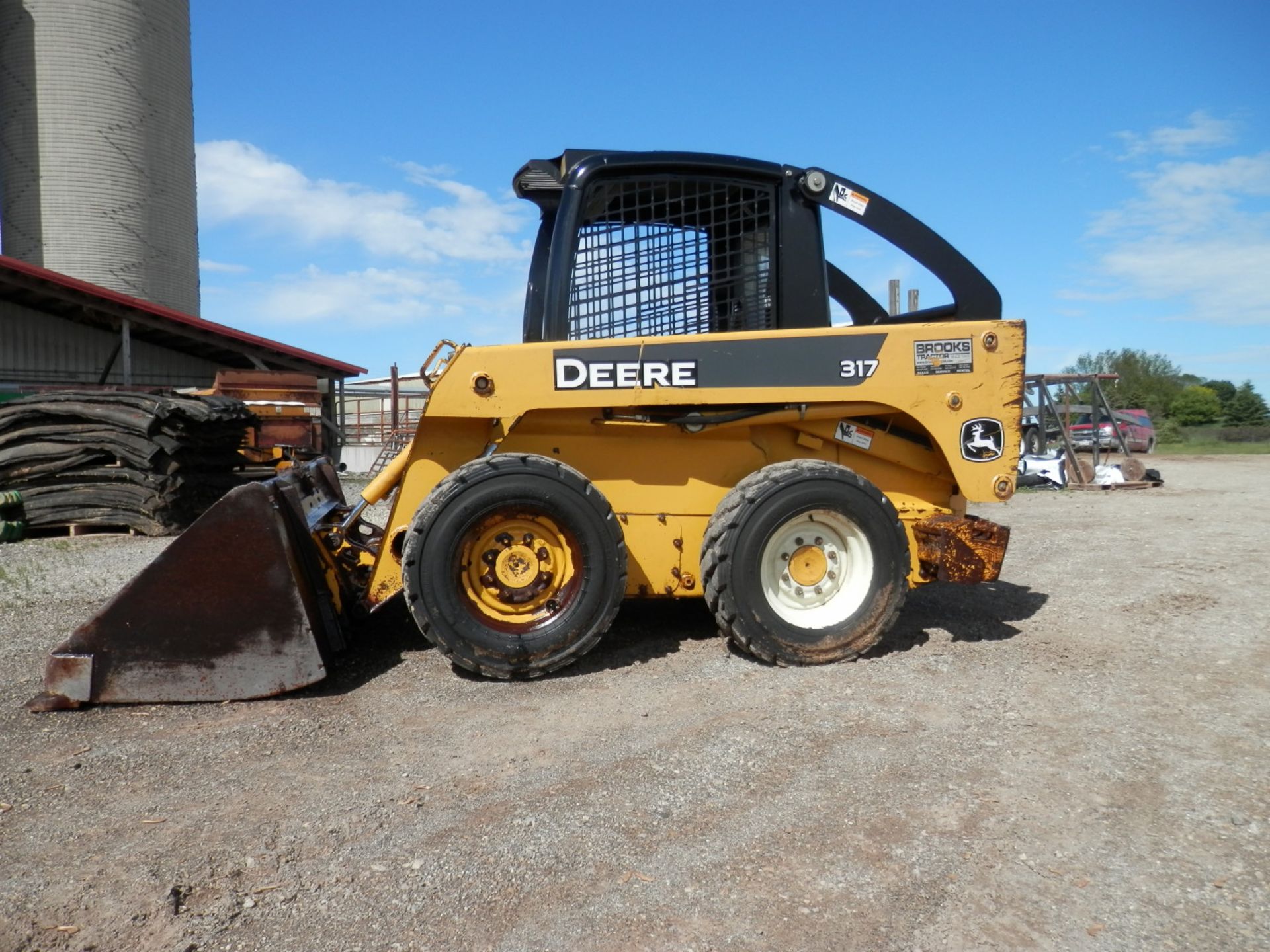 JOHN DEERE 317 SKID STEER