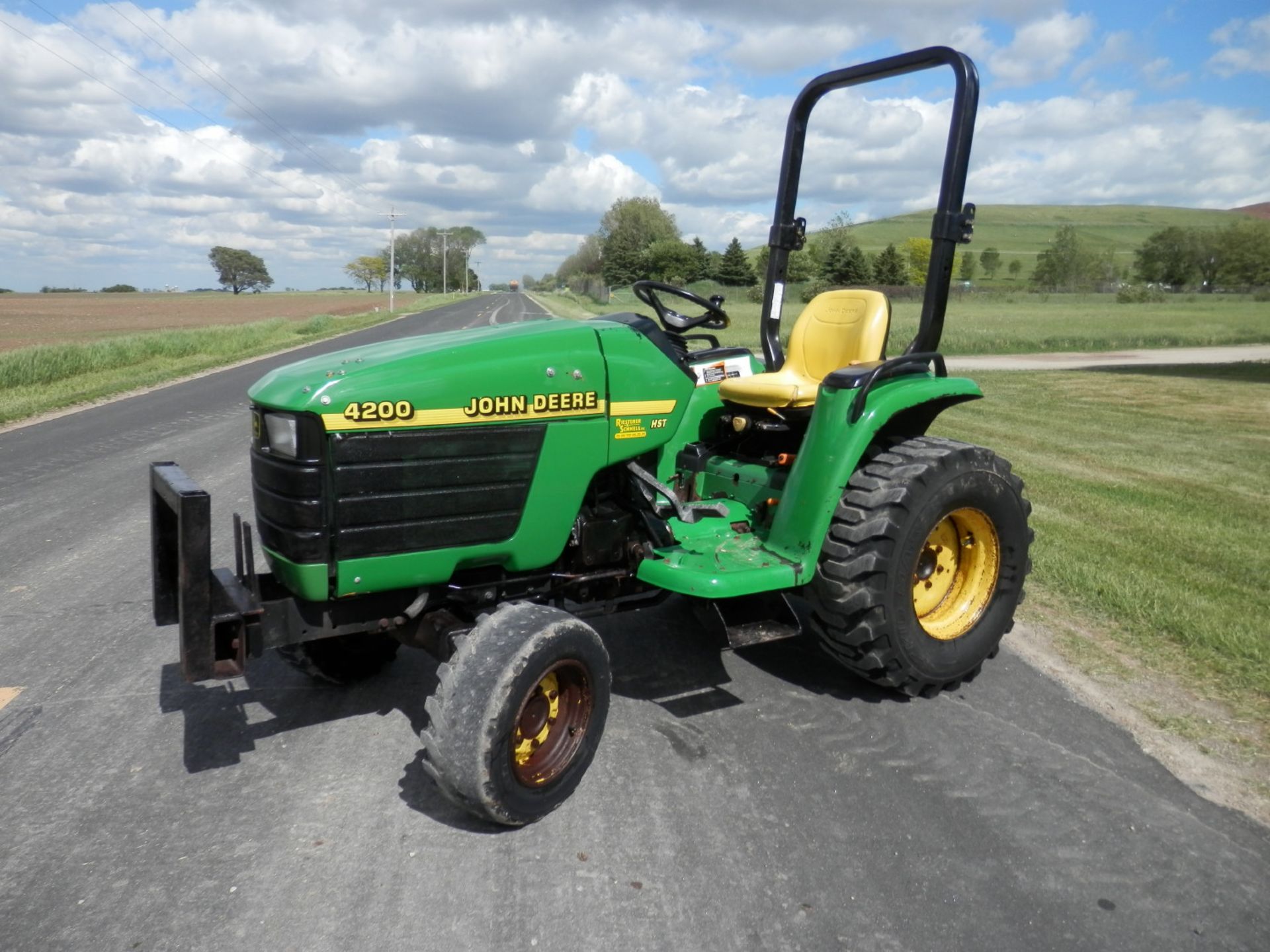 JOHN DEERE 4200 HST DSL. COMPACT TRACTOR - Image 2 of 8