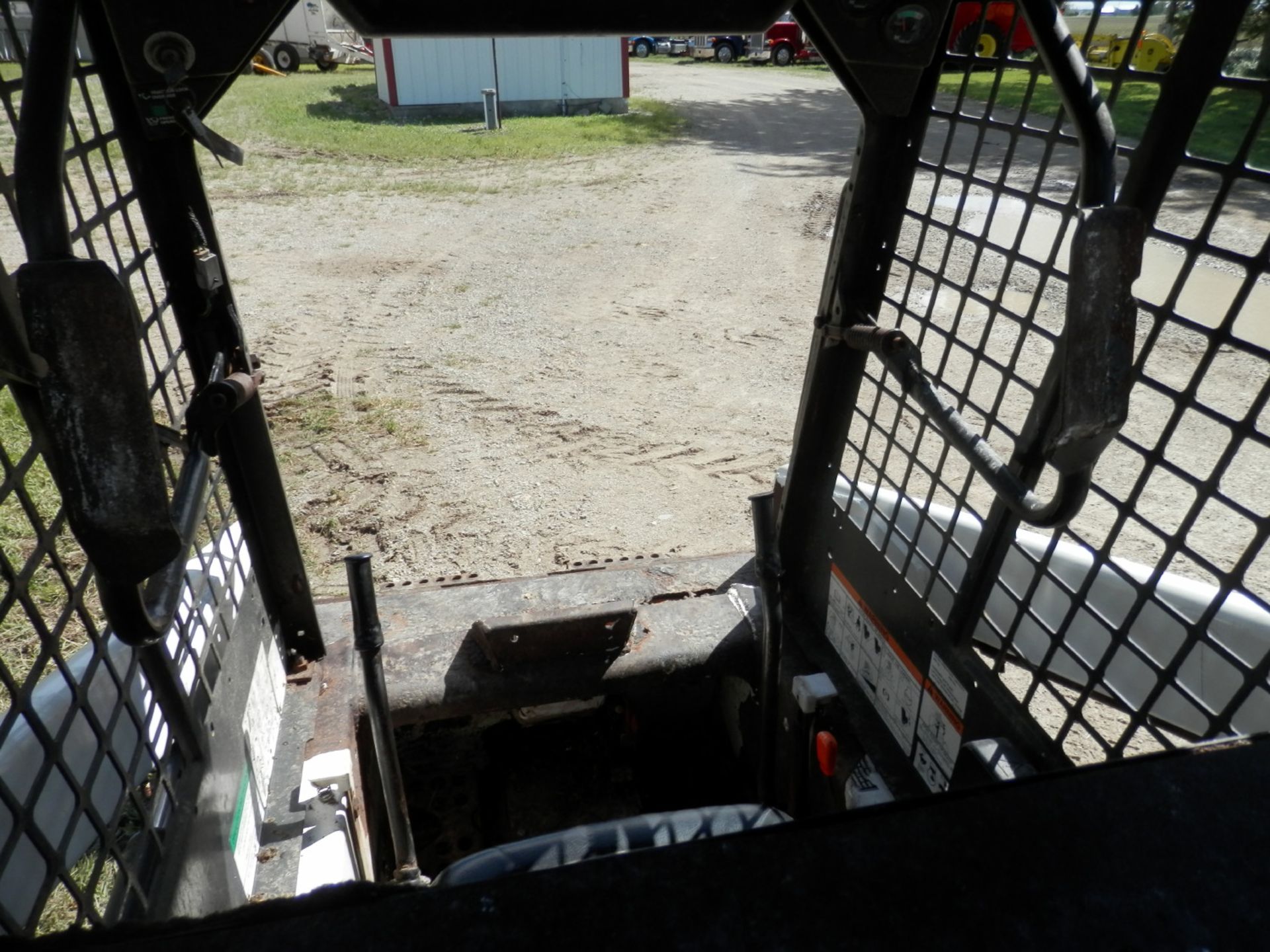 BOBCAT 553 SKID STEER - Image 2 of 5