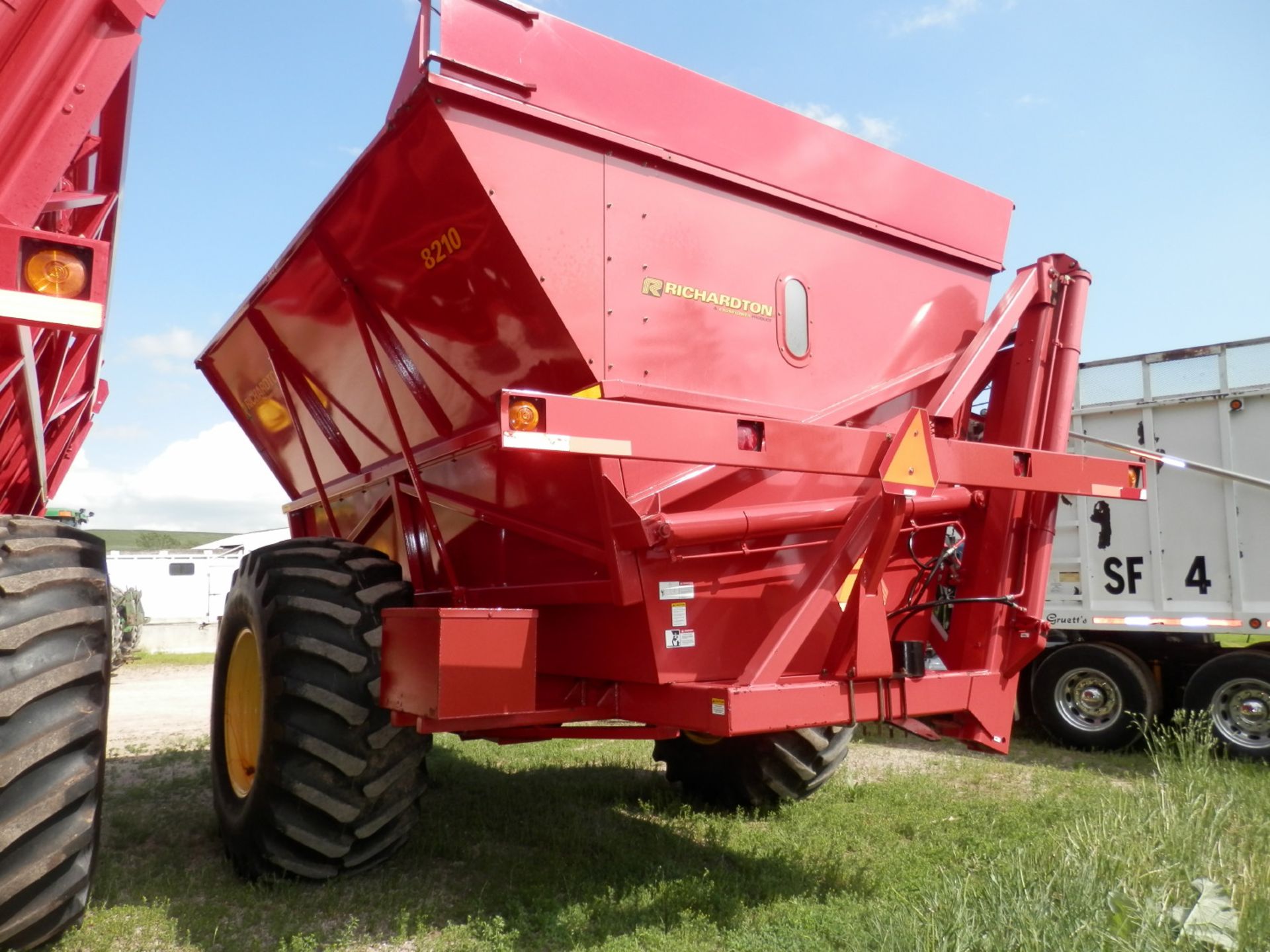 RICHARDTON 8210H-900 DUMP CART - Image 6 of 10