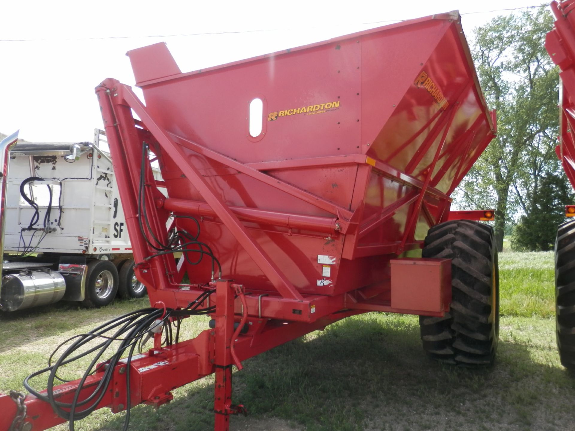 RICHARDTON 8210H-900 DUMP CART - Image 3 of 10