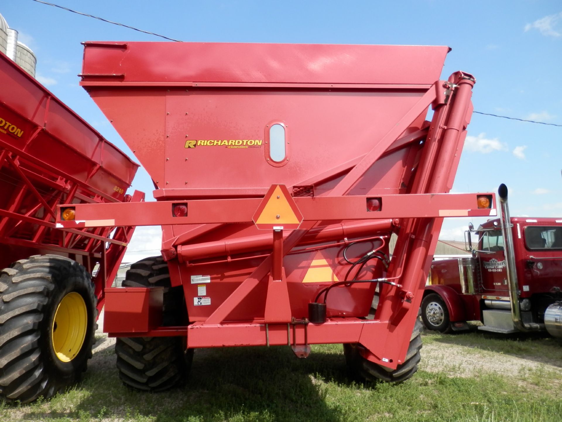 RICHARDTON 8210H-900 DUMP CART - Image 5 of 10