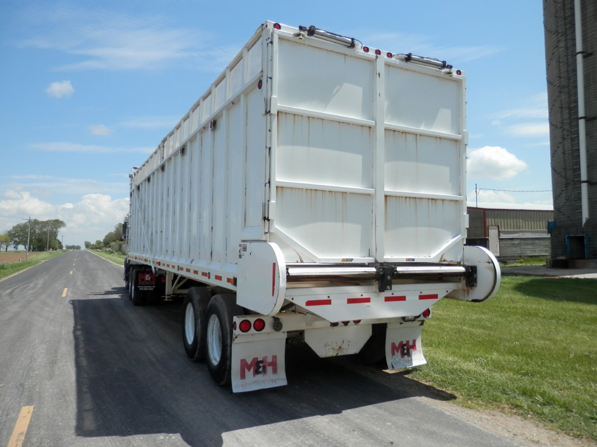 GREAT LAKES 36' LIVE FLOOR FORAGE TRAILER VIN: 1G9CR36229S139048 - Image 4 of 10