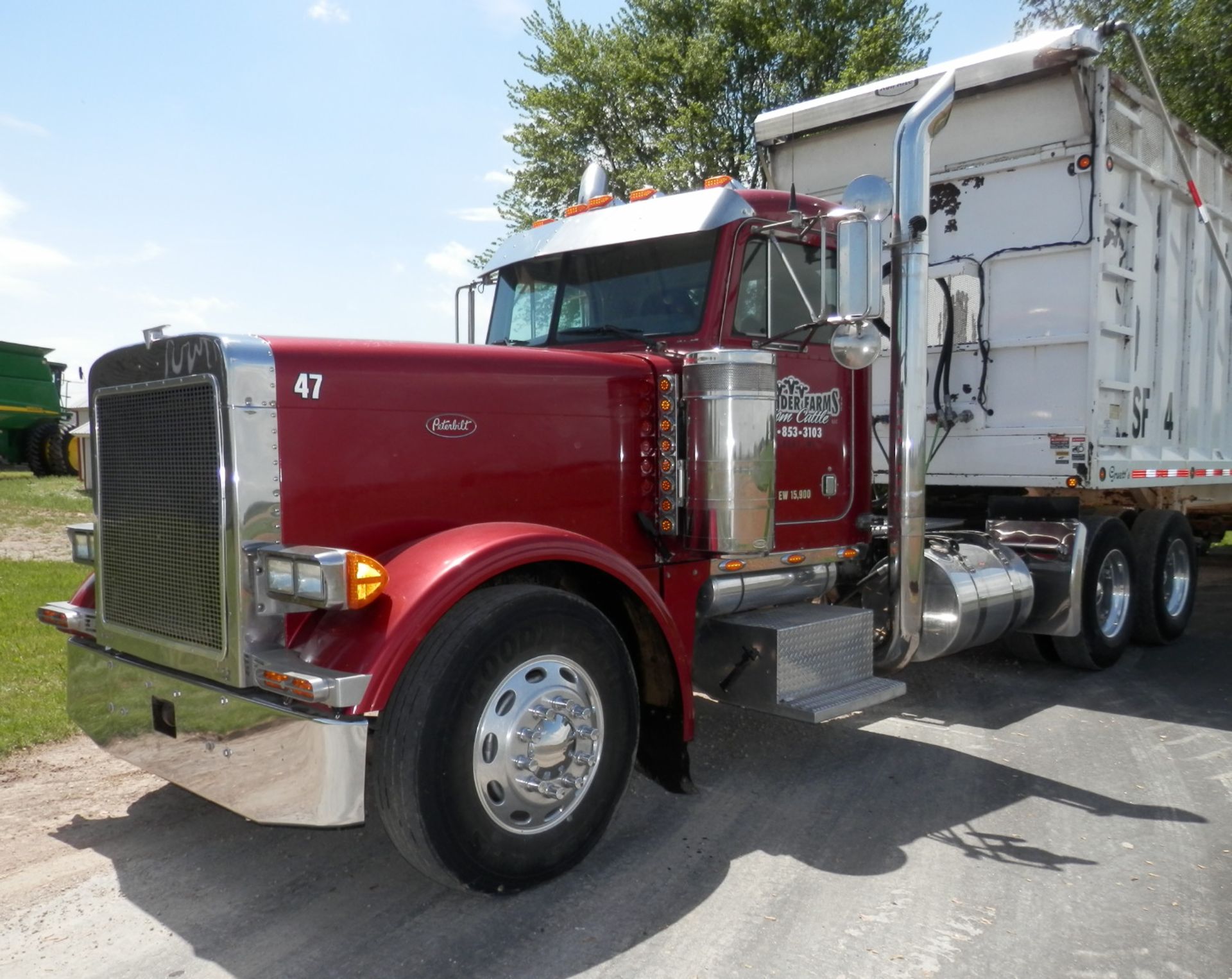 2004 PETERBILT 379 DAY CAB SEMI TRACTOR - Image 9 of 15