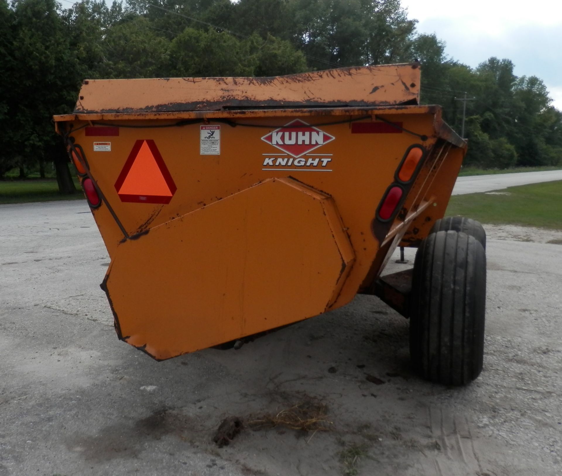 KUHN KNIGHT 8118 PRO TWIN SLINGER SPREADER - Image 2 of 7