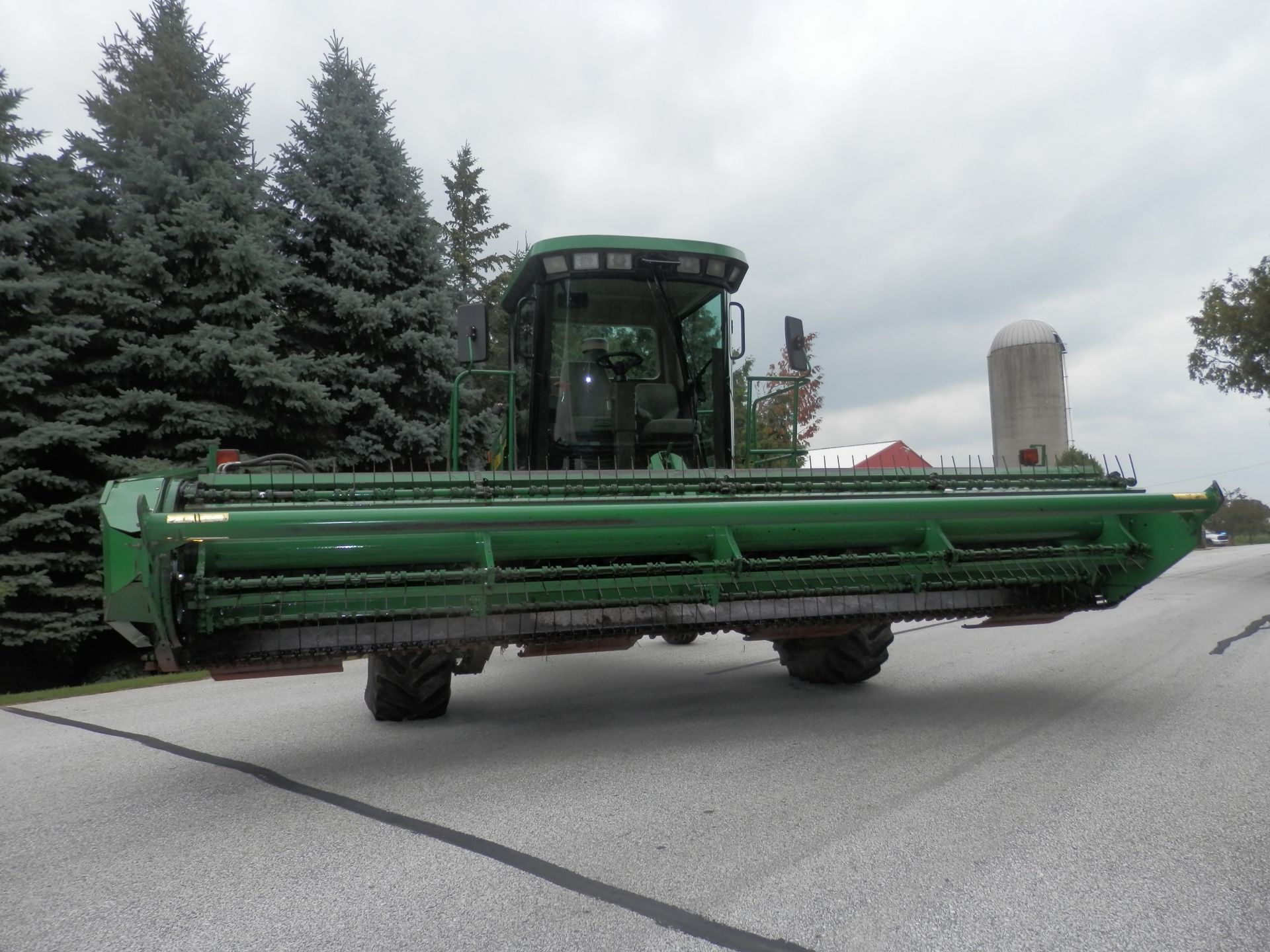 JOHN DEERE 4895 SELF PROPELLED HAYBINE w/895 18' PLATFORM - Image 2 of 10