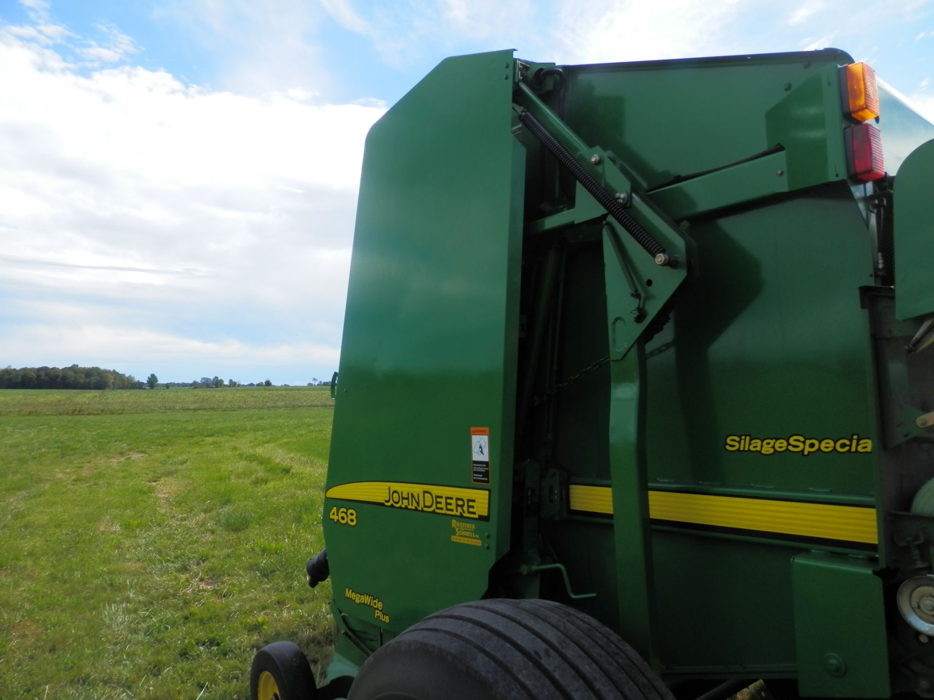 JOHN DEERE 468 SILAGE SPECIAL ROUND BALER - Image 11 of 16