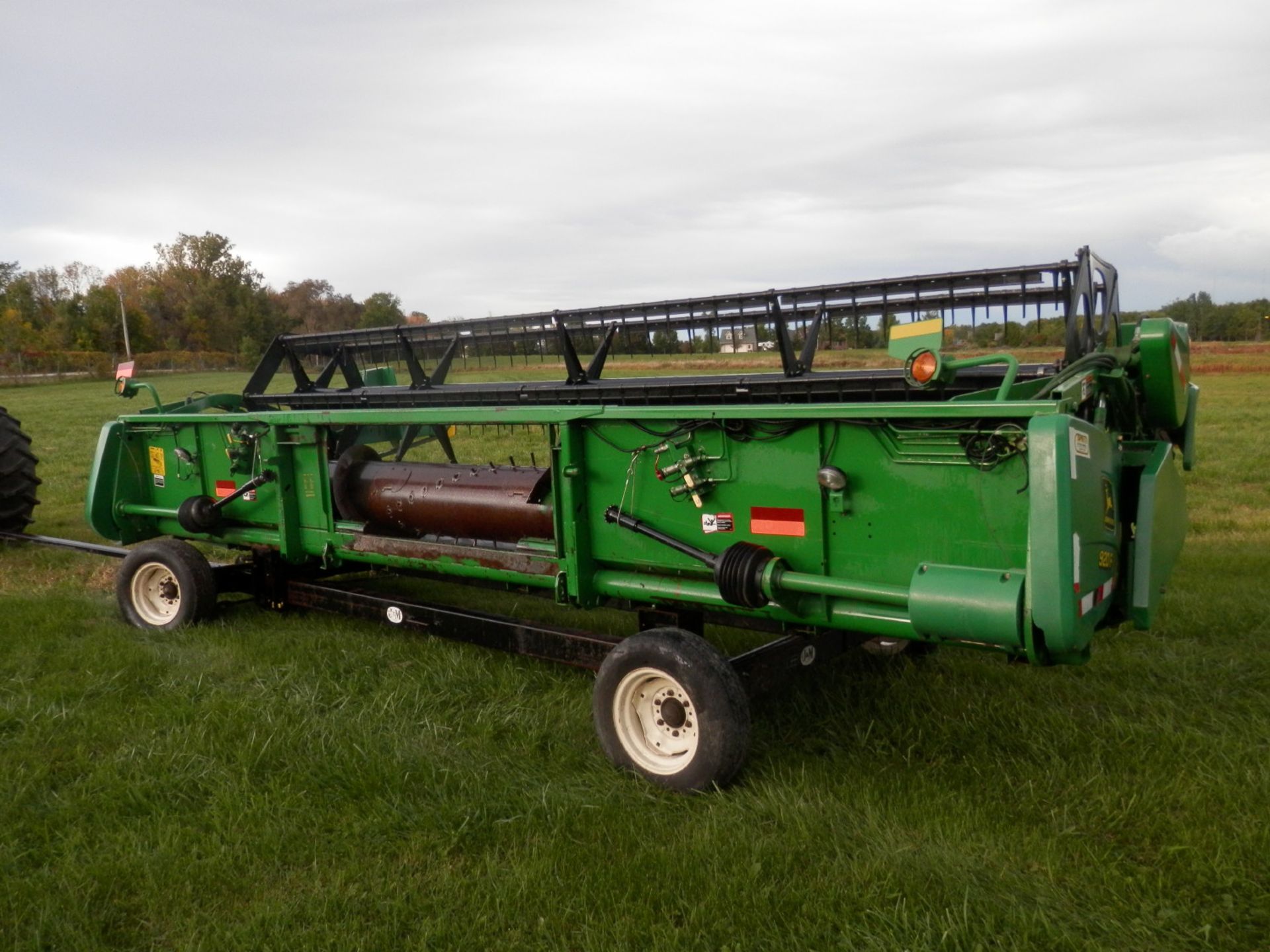 JOHN DEERE 920F FLEX GRAIN PLATFORM - Image 6 of 9