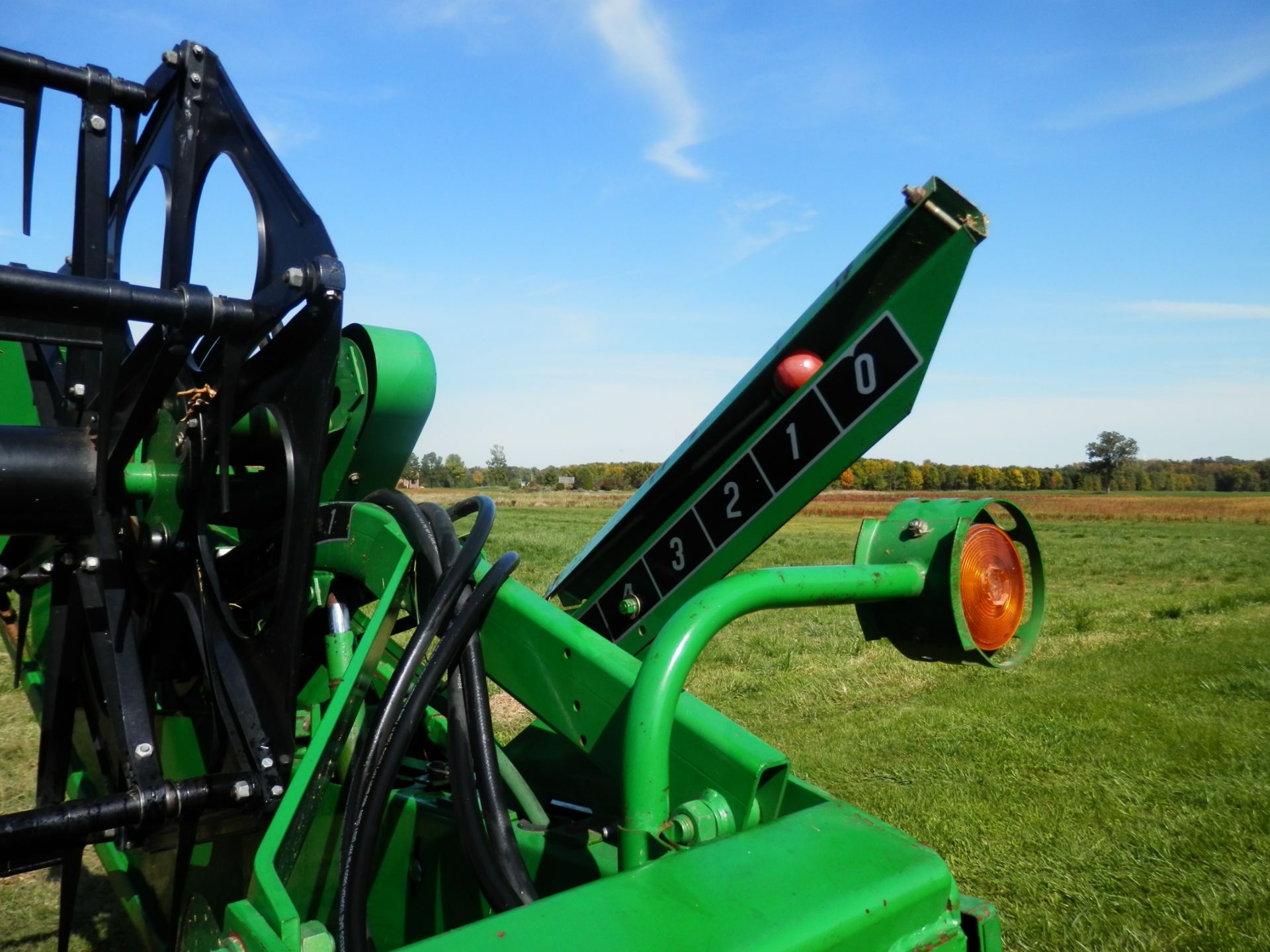 JOHN DEERE 920F GRAIN PLATFORM - Image 8 of 14